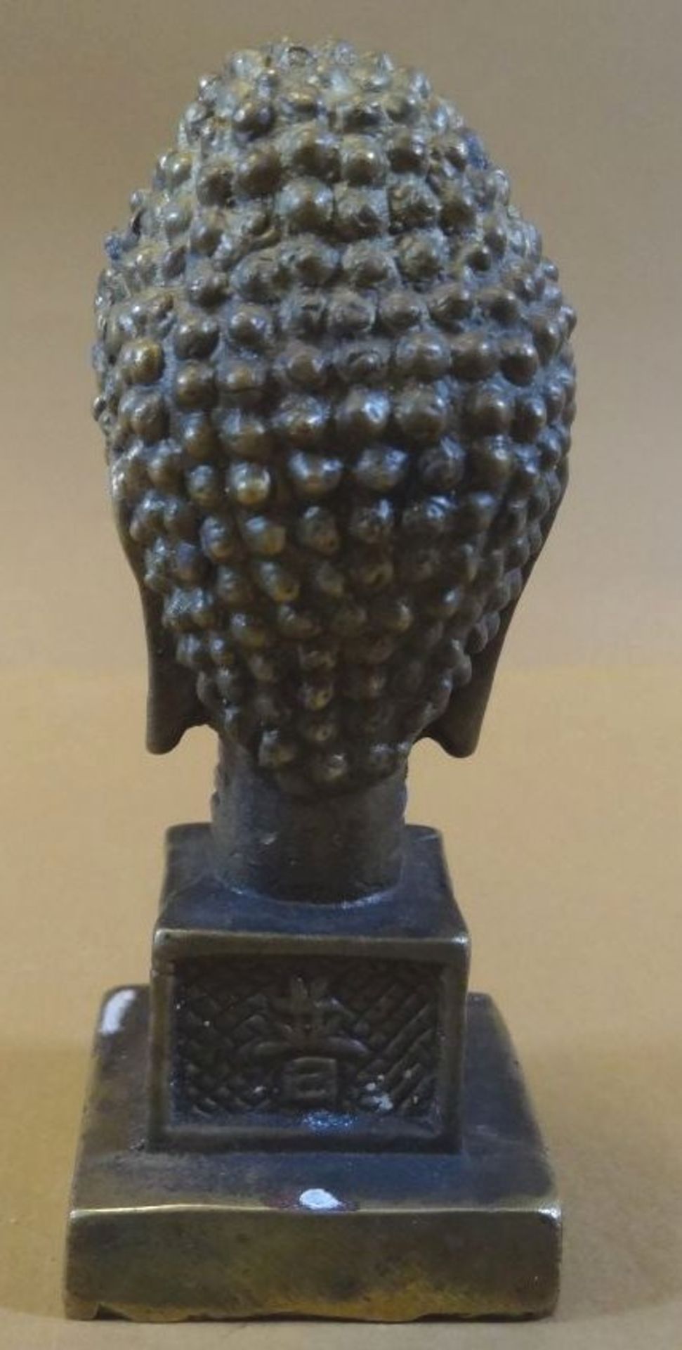 Bronze-Büste, Buddhakopf, wohl Stempel?, Unterseite beschriftet, H-10 cm, 4x4 cm - Image 2 of 5