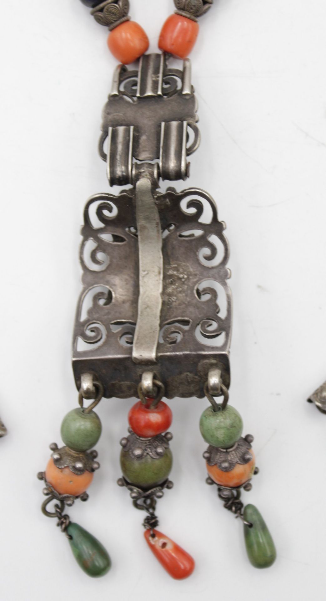 schwere wohl antike Halskette, Silber gepr., China ?, div. Steinbesatz einige fehlen, ca. 190gr., e - Image 4 of 5