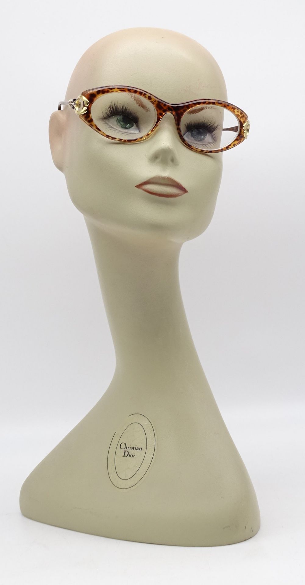 Ausstellungspuppenkopf mit Brille, "Christian Dior", H. 44cm, Alters- und Gebrauchsspuren - Image 6 of 7