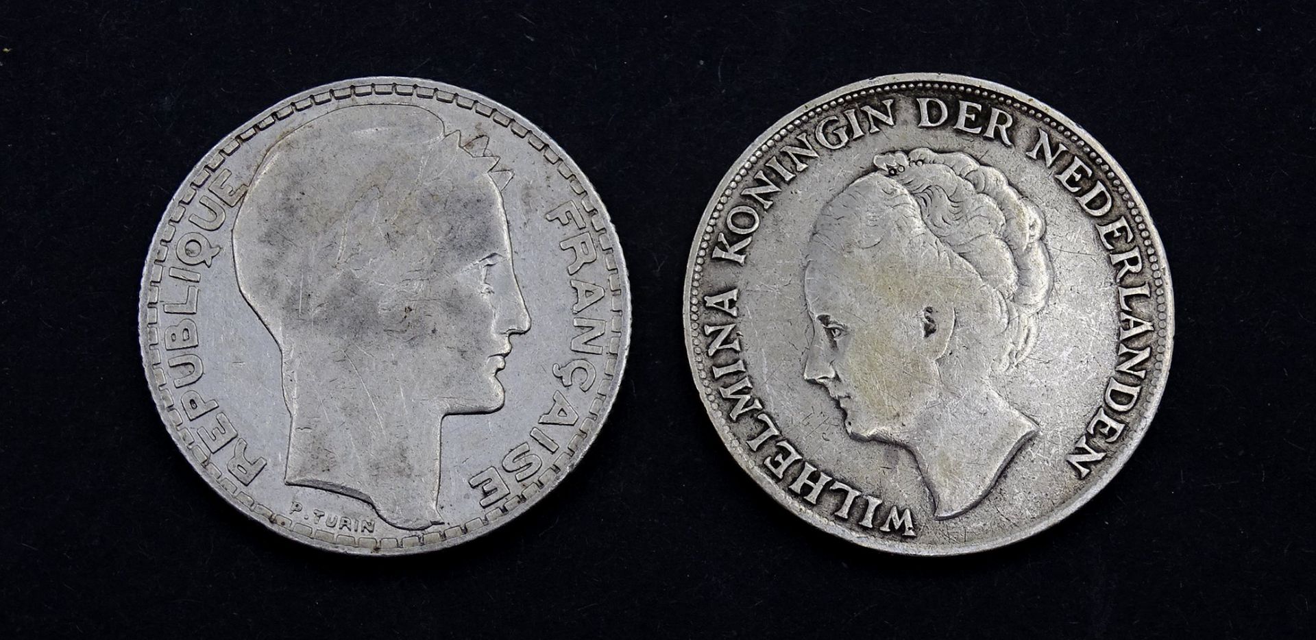 Zwei Silber Münzen, 10 Francs 1932 / 1 Gulden Curacao 1944 , zus. 19,7g. - Image 2 of 2