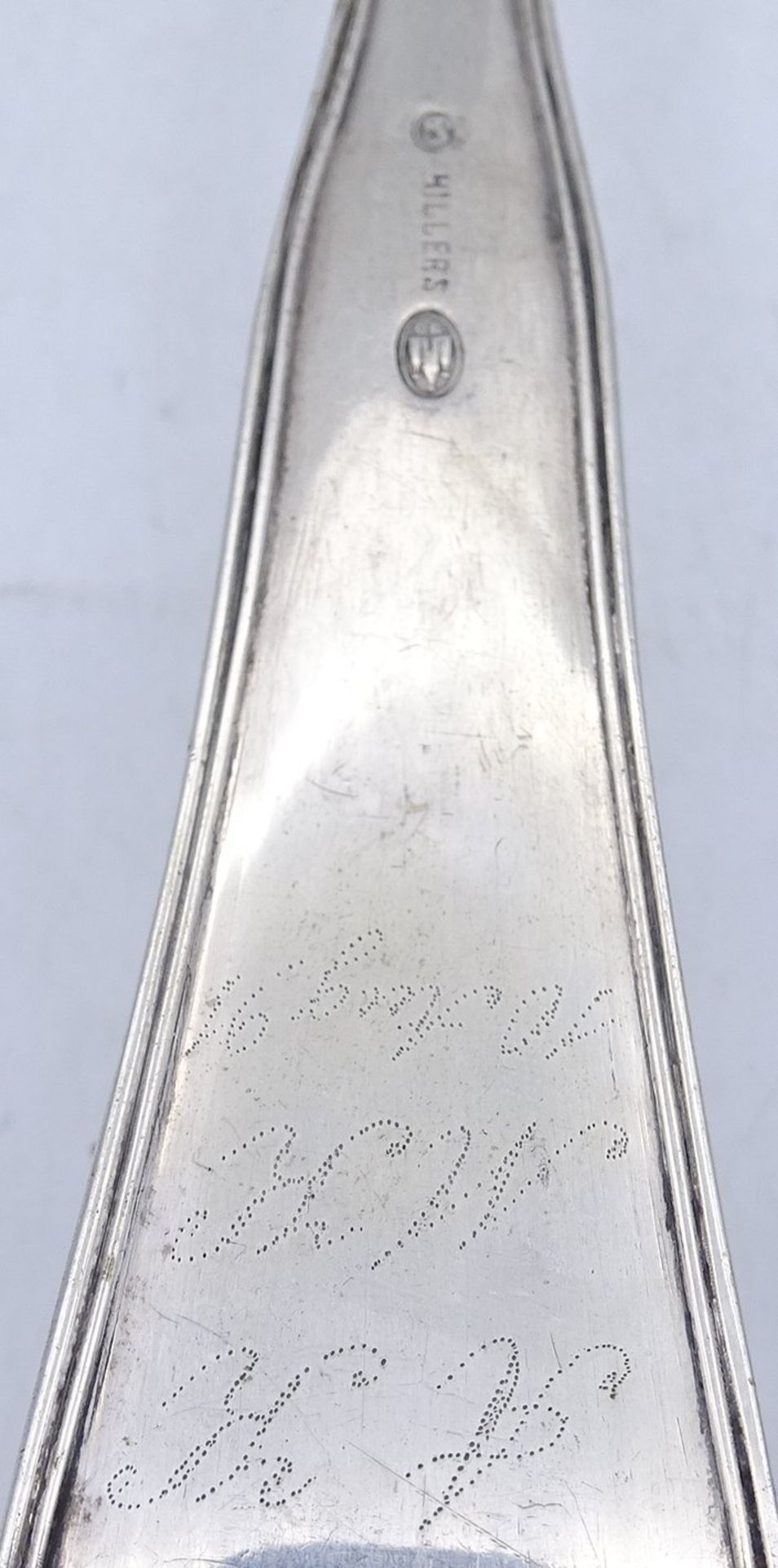 Übergroßer Löffel, Silber, Copenhagen (18)90, Punktgravur AK MK 10 Aug 91, L. 36cm, 175g. - Bild 3 aus 5