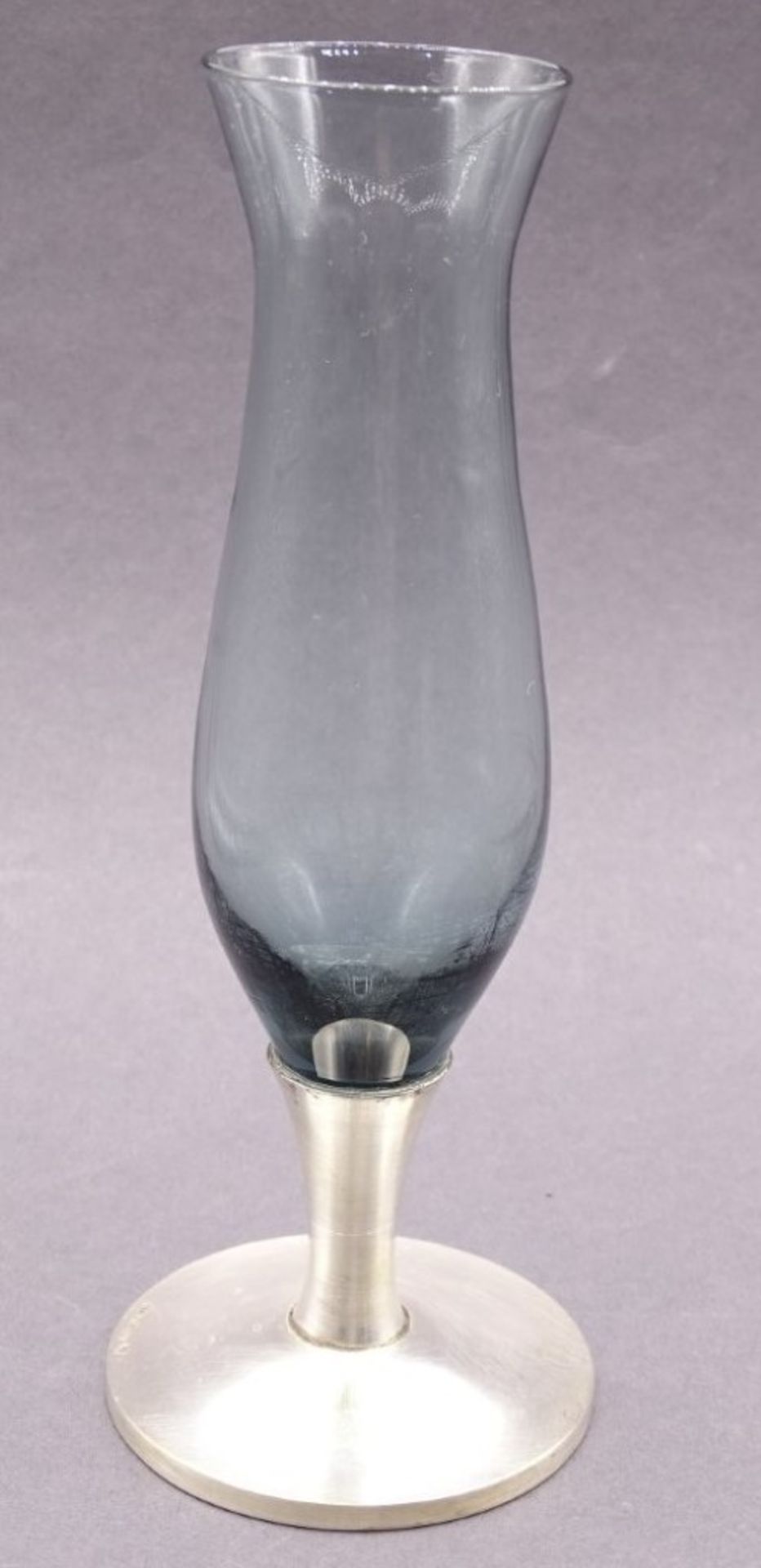 Glasvase mit Silberstand, TESI Göteborg, 1959, H. 18,5 cm, Kalkablagerungen - Image 2 of 4