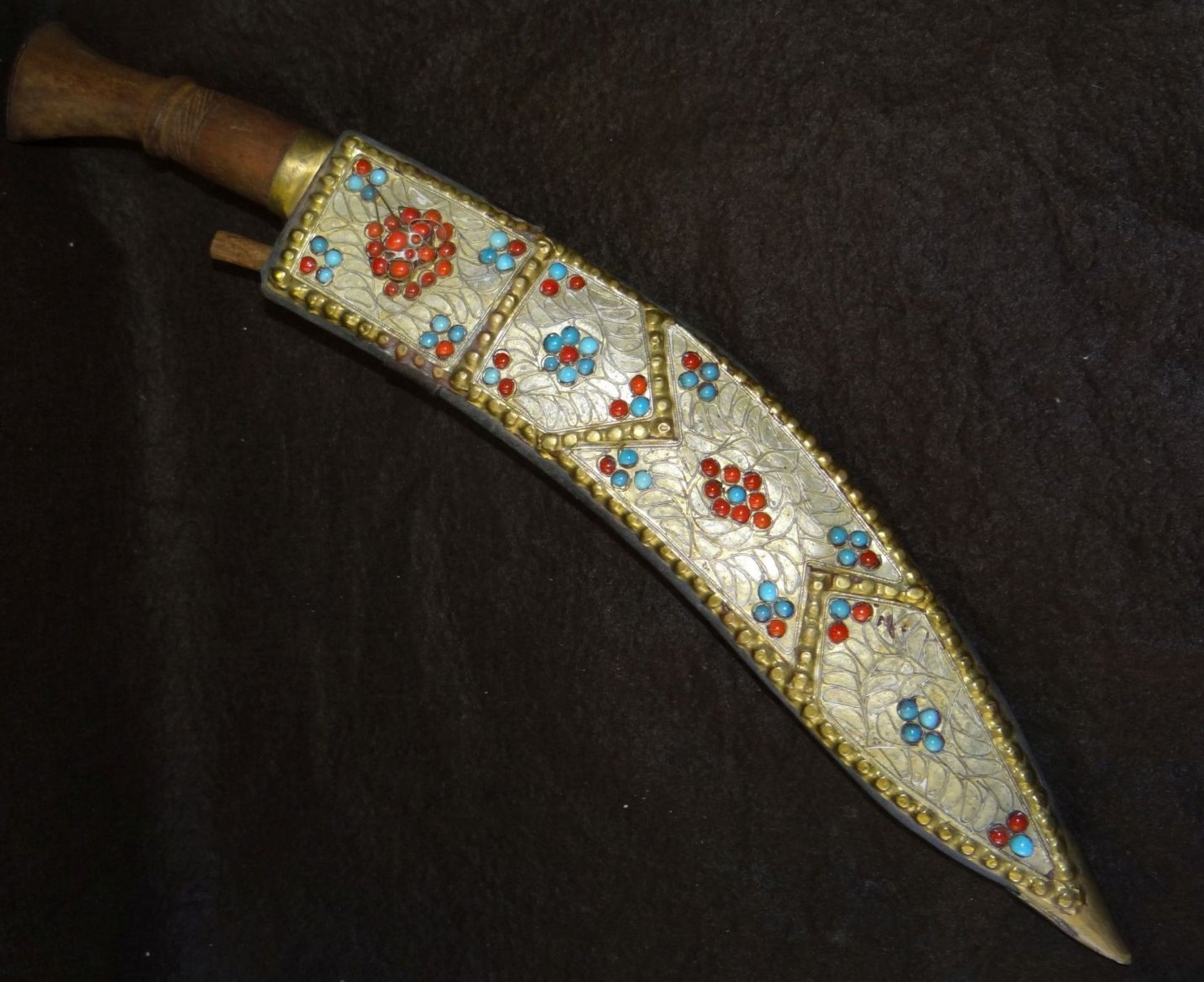 Krummdolch mit 2 kl. Messern in Lederscheide, L-45 cm, Altersspuren, Scheide mit Beschädigungen (1x