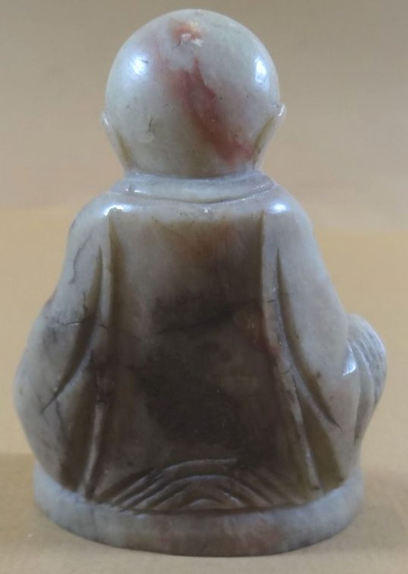 sitzender Buddha, wohl Speckstein, H-7 cm - Bild 2 aus 3