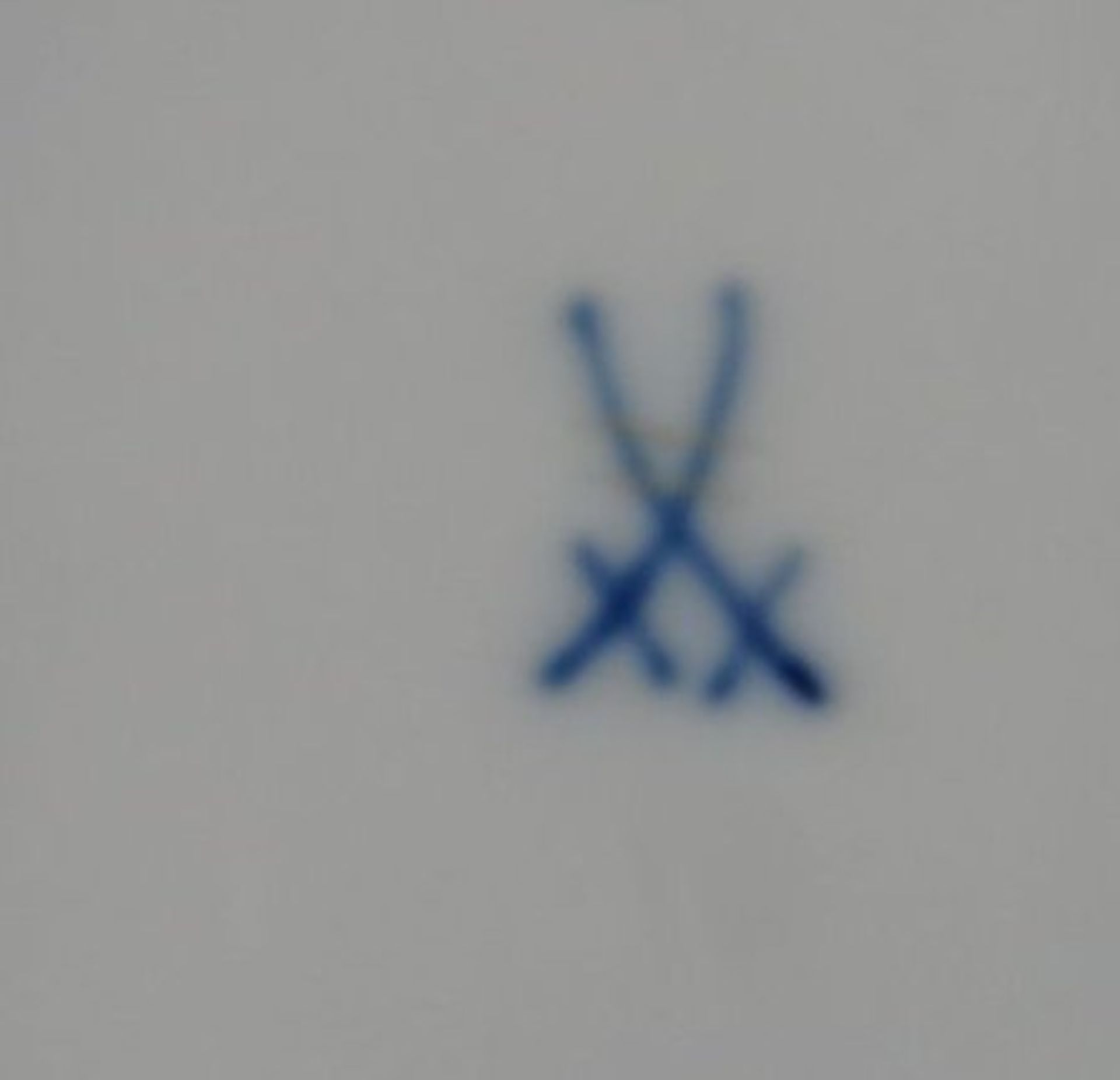 kl. ovaler Ascher mit Streublümchen, Meissen, Schwerter durchschliffen, 8,5x5,5 cm - Bild 4 aus 4