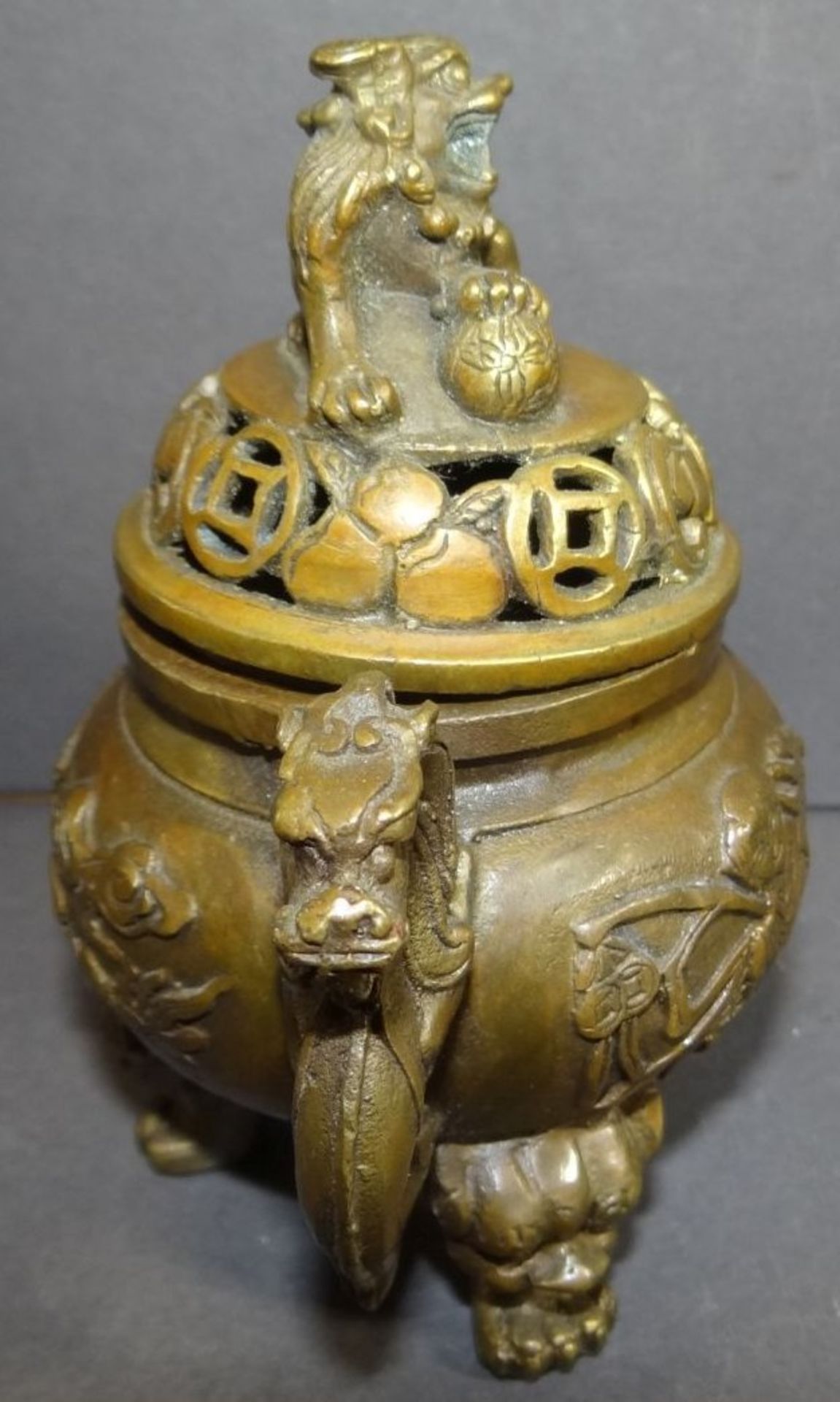 Bronze Räucher-Koro mit Fu-Hund als Bekrönung, H-12 cm - Image 4 of 8