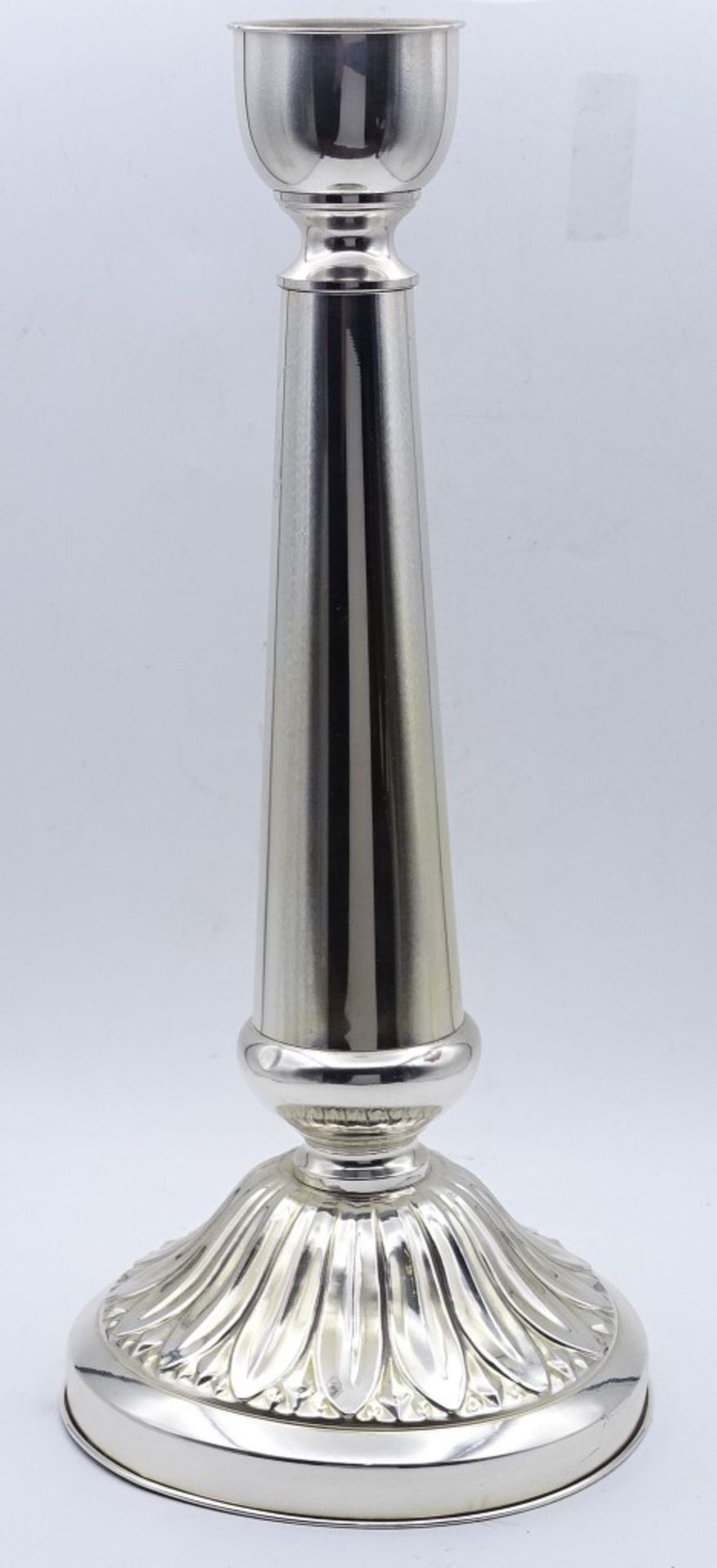 Lampenfuss in Silber 0.800, unbenutzt, Delle und etwas verbogen, ca. 202gr., H- 32 cm