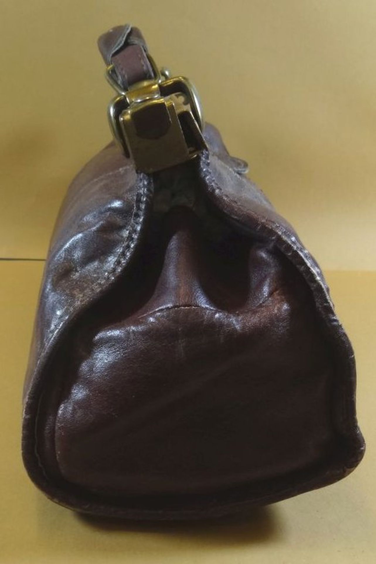 kl. alte Leder-Arzttasche, H-17 cm, 37x16 cm, Gebrauchsspuren - Bild 6 aus 8