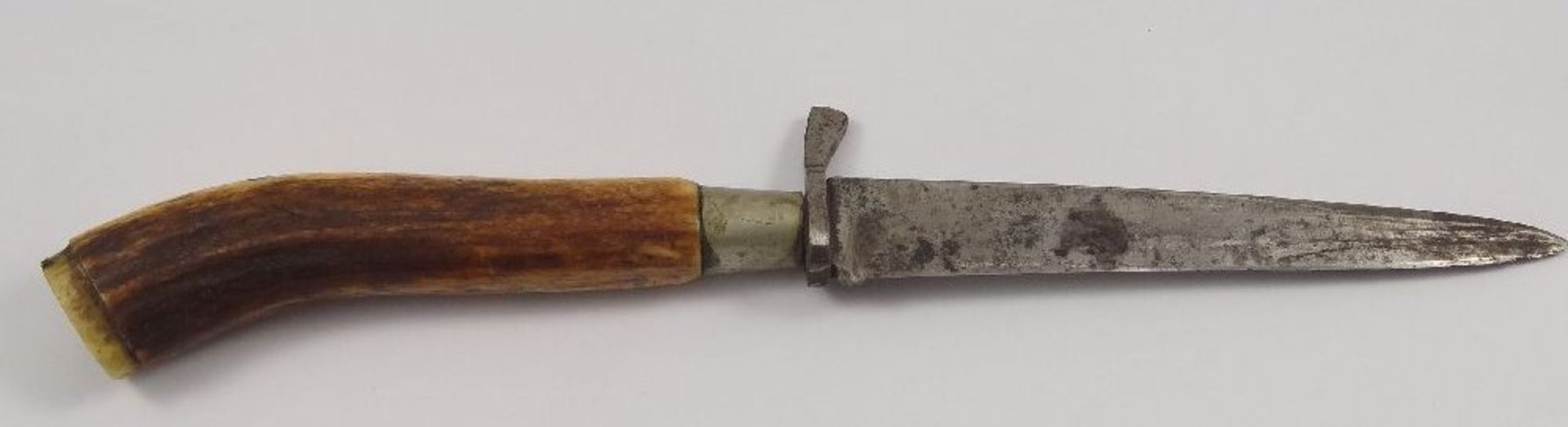 altes Jagdmesser mit Hirschhorngriff, Altersspuren, 1x an Parrierstange gebrochen L-23,5 cm - Bild 2 aus 4