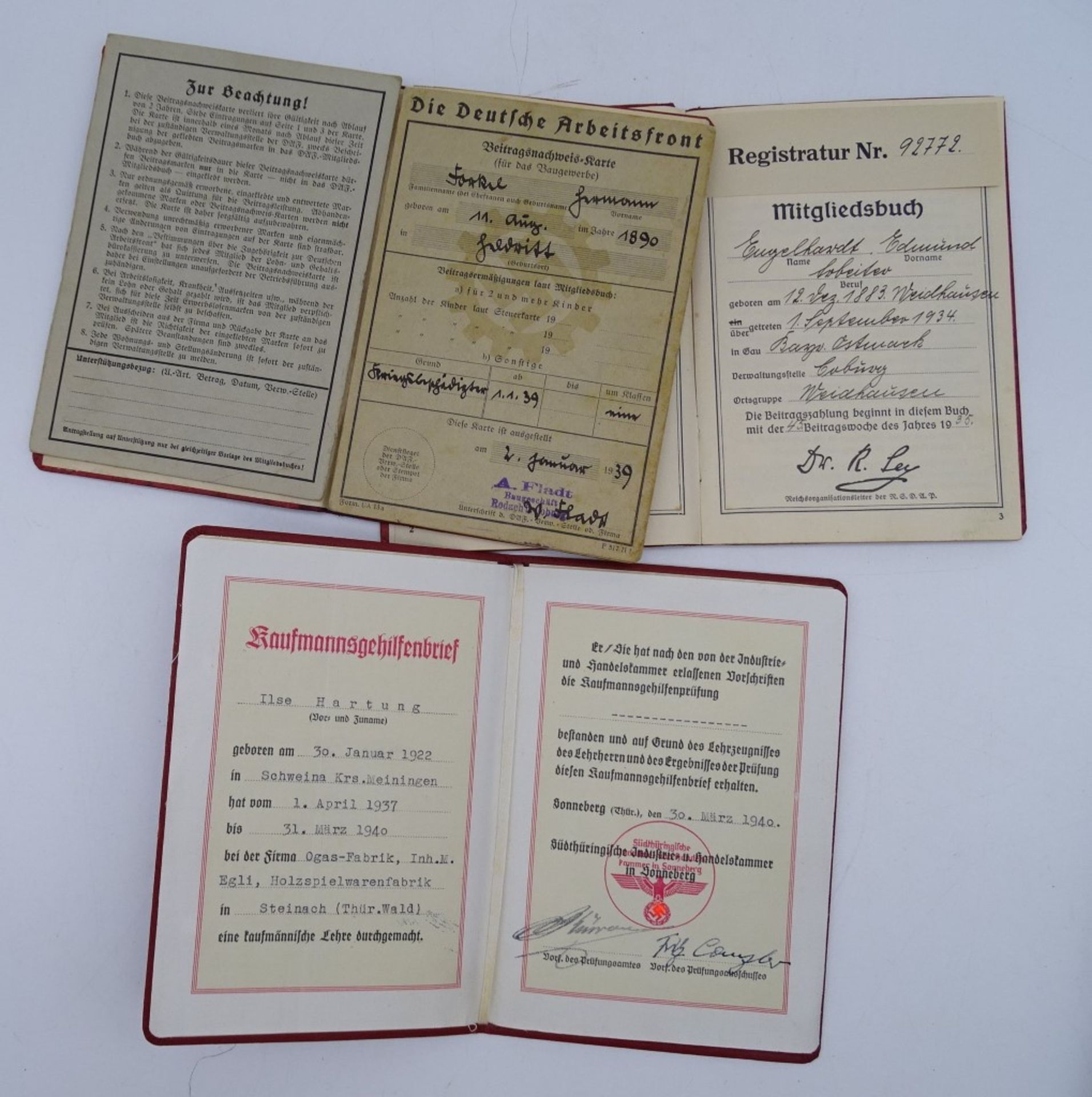 2 Arbeitsfront-Mitgliedsbücher und ein Kaufmannsgehilfenbrief, 3. Reich