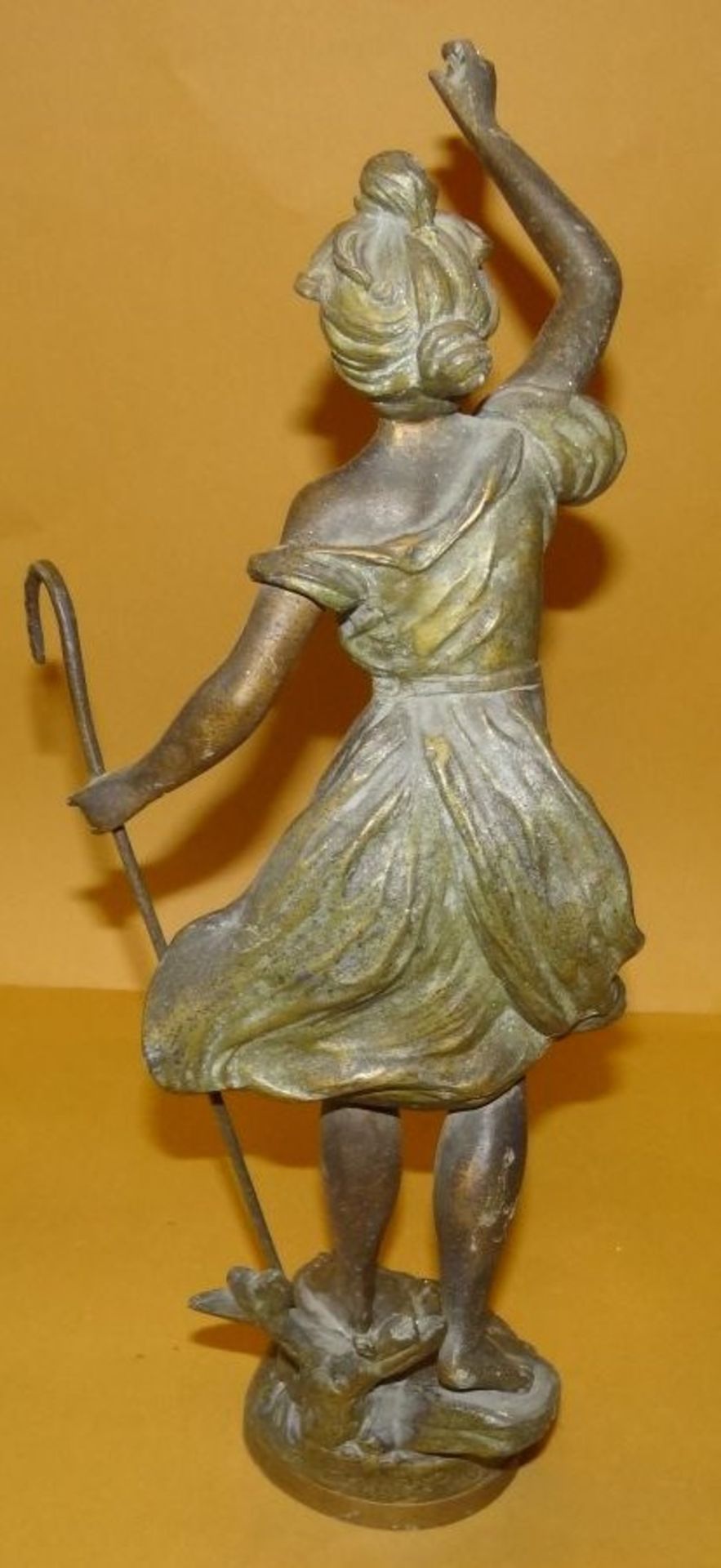 Zinkgussfigur "Sur le mont" betitelt, bronziert, Tuch in Hand fehlt, H-37 cm - Bild 7 aus 7