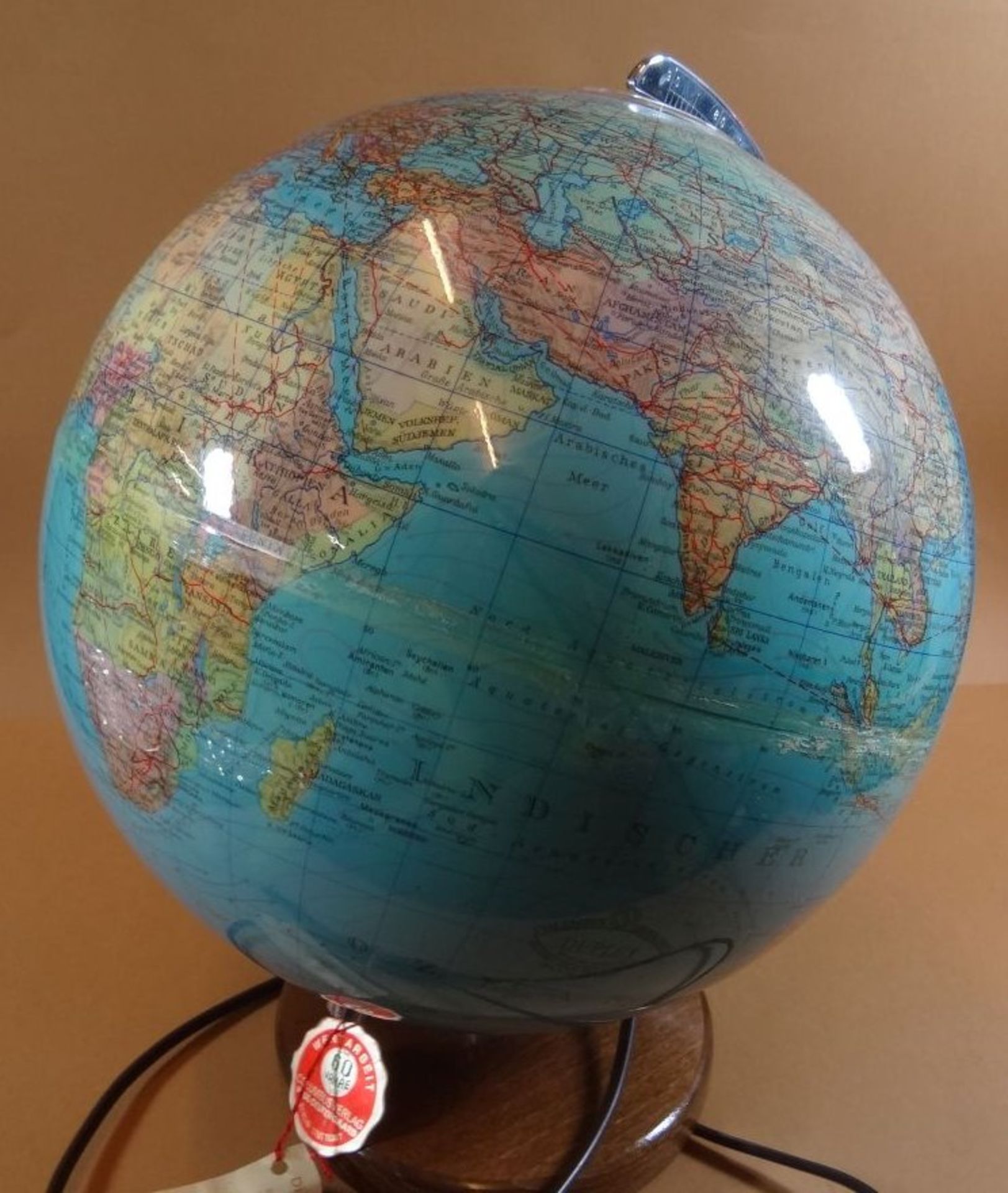 beleuchtbarer Globus auf Holzstand "Columbus", H-34 cm - Bild 4 aus 7
