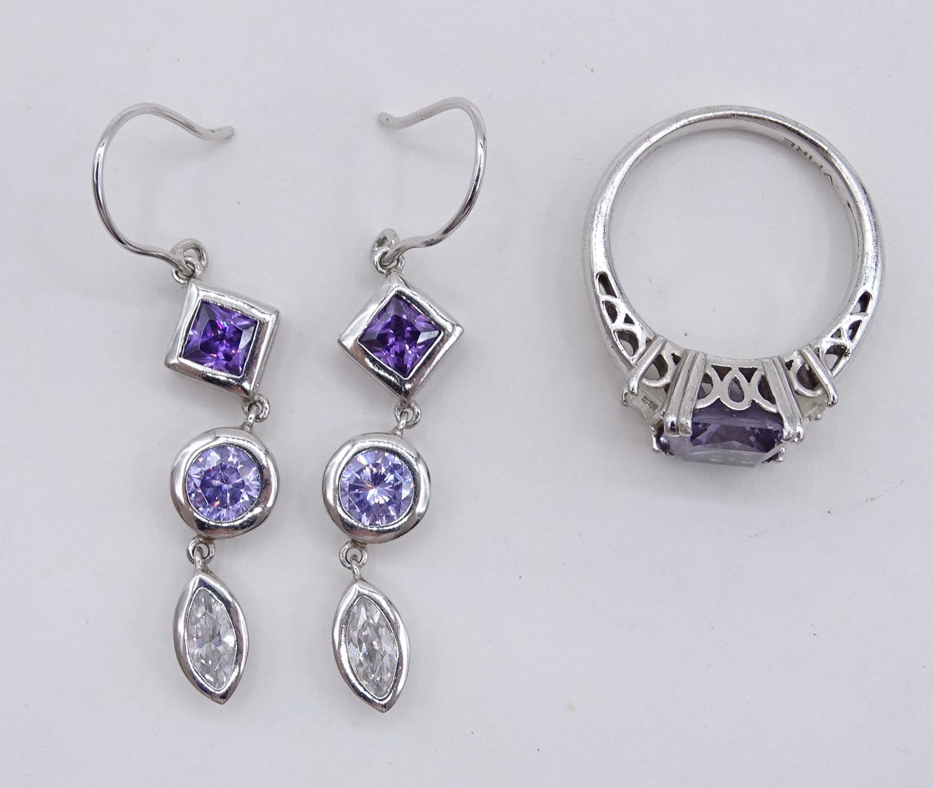 Ring und Ohrhänger, 925er-Silber mit violetten Steinen in unterschiedlichen Schattierungen, RG 56/5