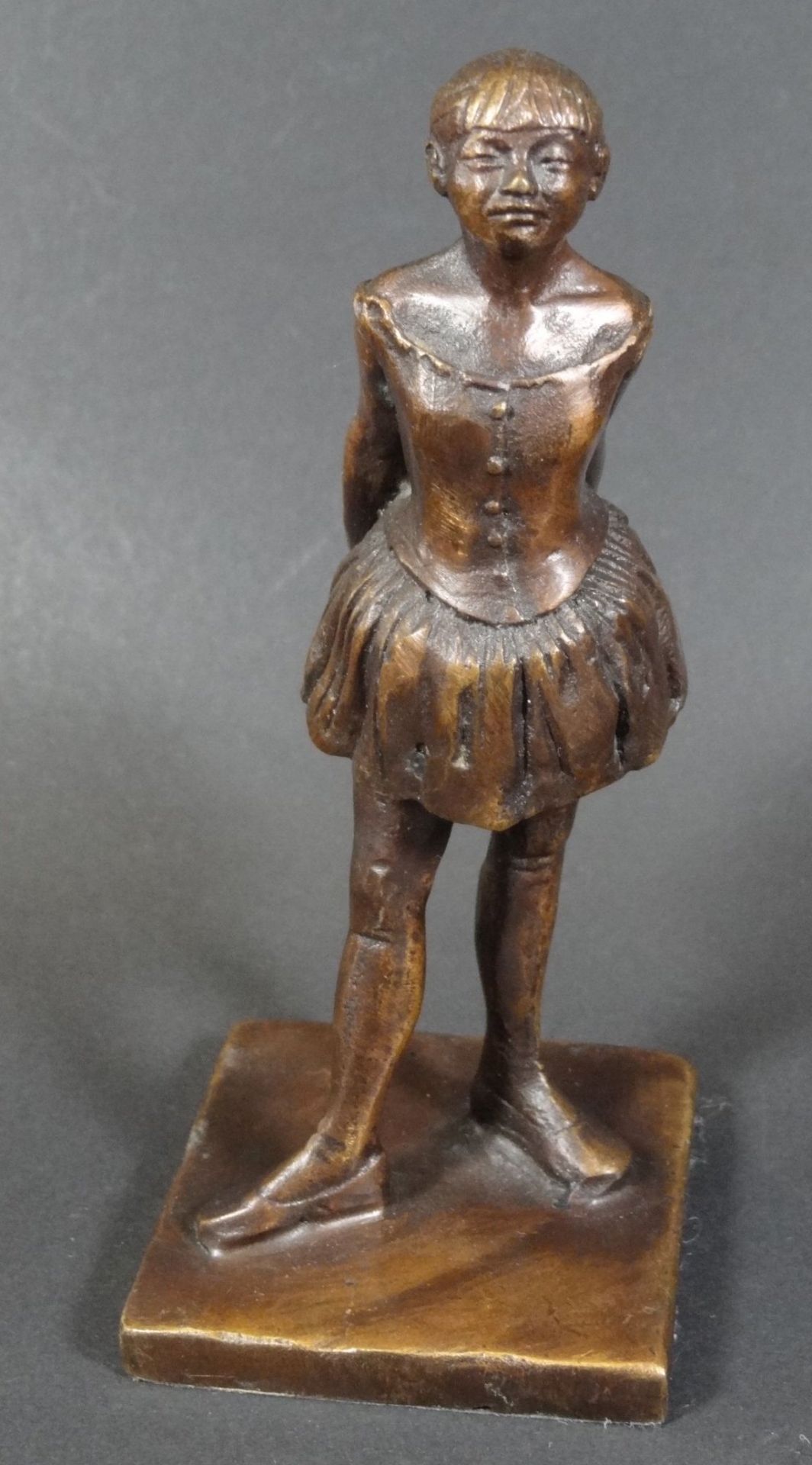 kl. Bronze-Figur eines Mädchens, H-14 cm, Repro