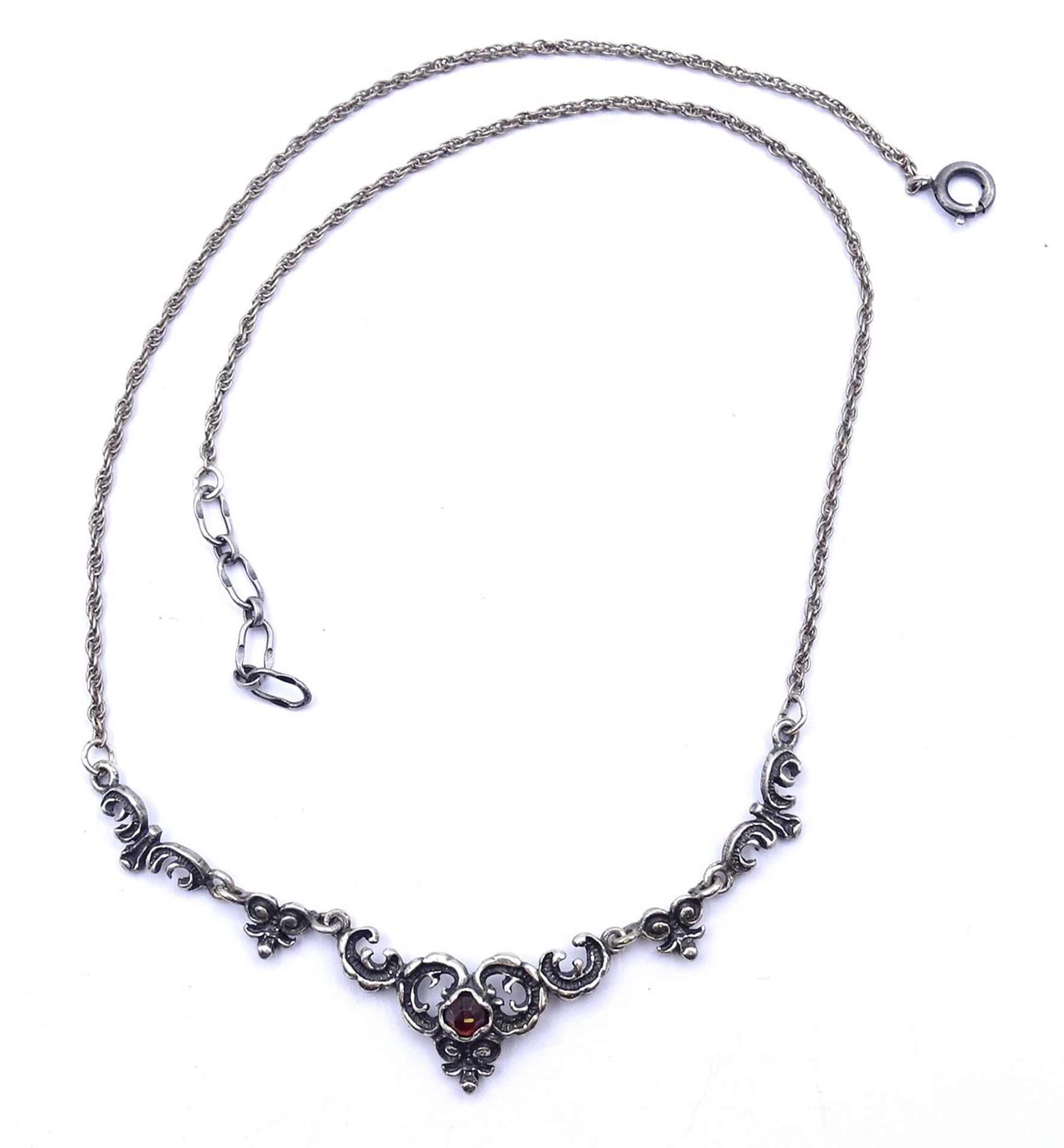 Altes Silber Collier mit Granat, Silber 0.835, L. 42cm, mit Verlängerung von 3 cm (45cm), 7,8g.