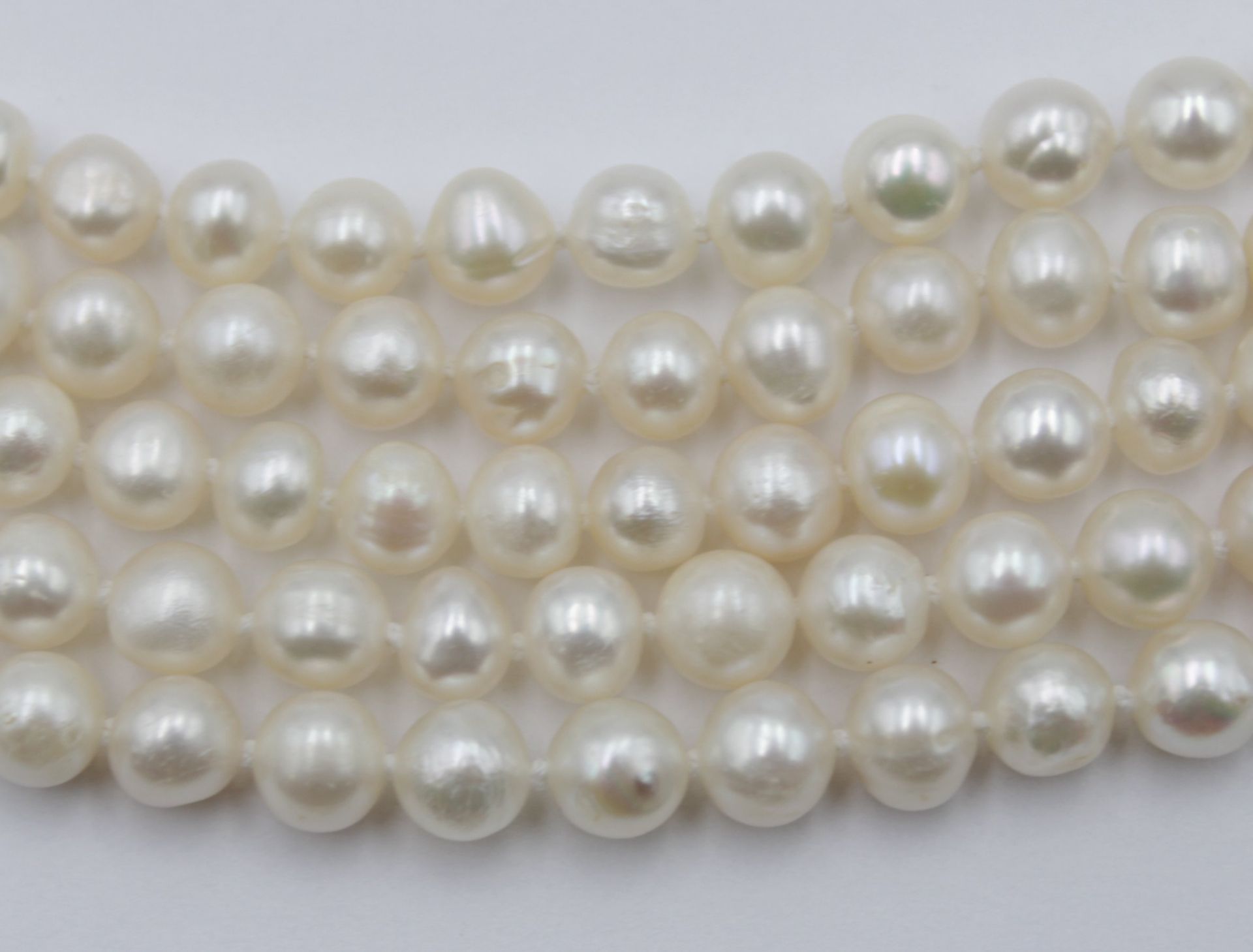 5reihiges Perlencollier, versilberte Schließe, ca. L-45cm. - Bild 2 aus 2