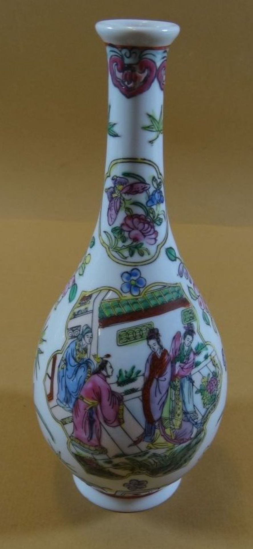 kl. China Vase, H-19 cm, rote Marke0