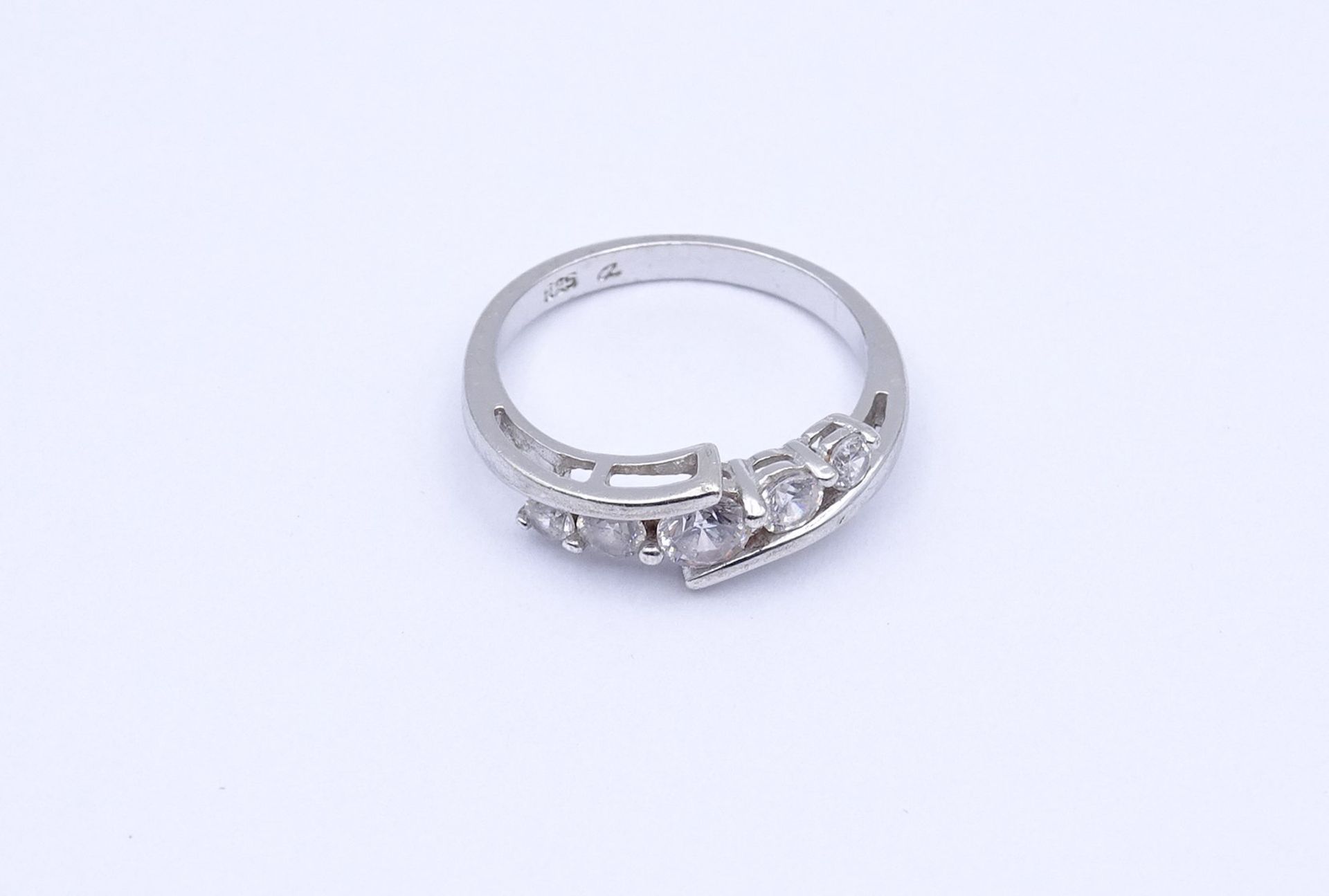 925er Silber Ring mit 5 rund facc. klaren Steinen, 1,99g., RG 50 - Bild 2 aus 3