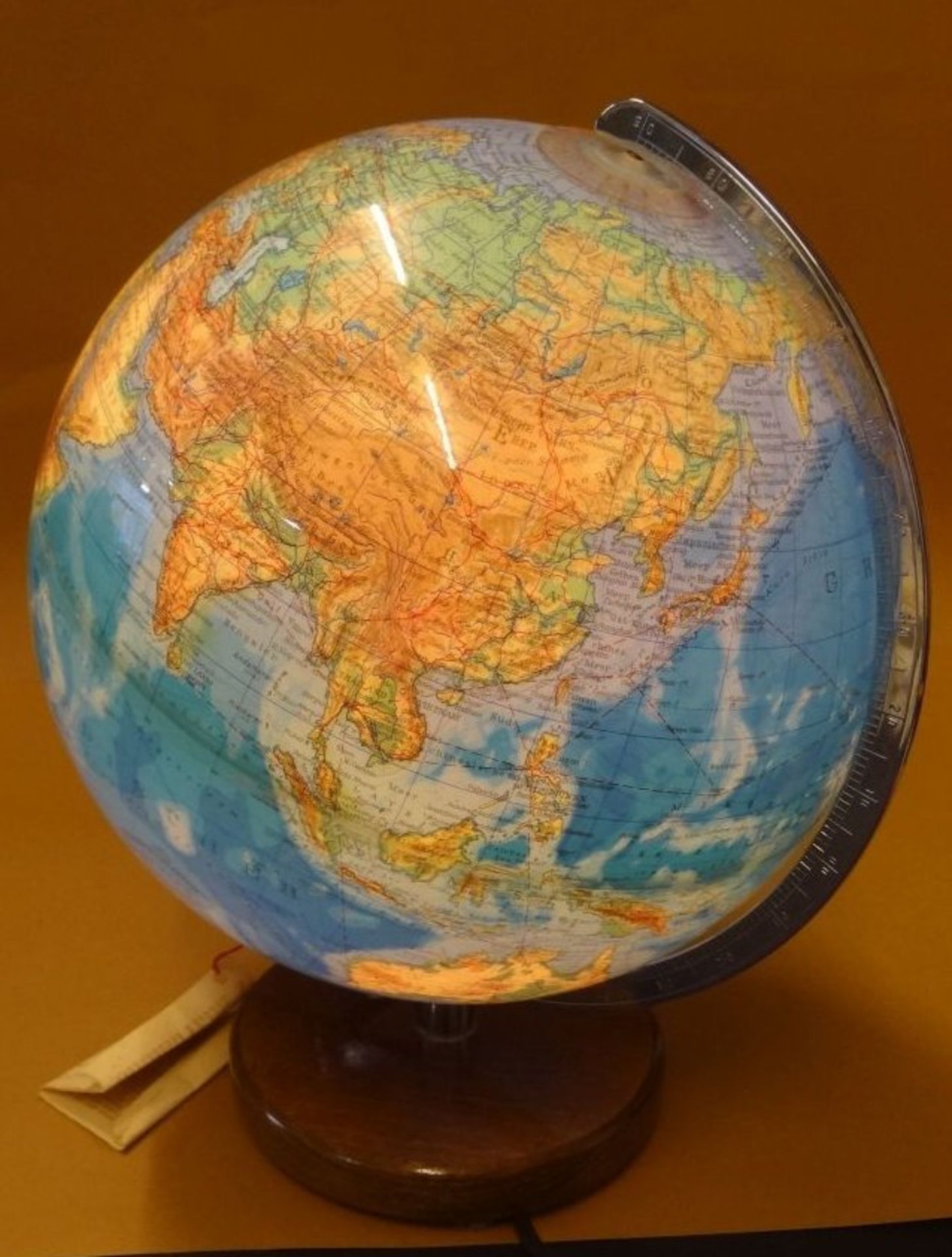 beleuchtbarer Globus auf Holzstand "Columbus", H-34 cm