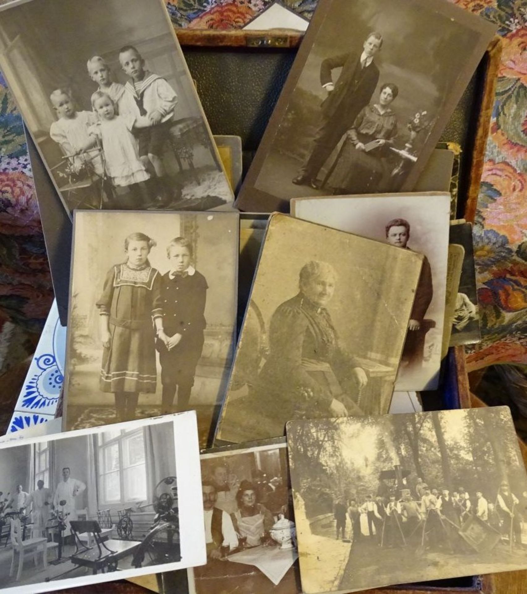 alter Lederkasten voller alter Fotos, grossteils auf Karton um 1900, einige auch älter , ca. 50 Stü - Bild 5 aus 7
