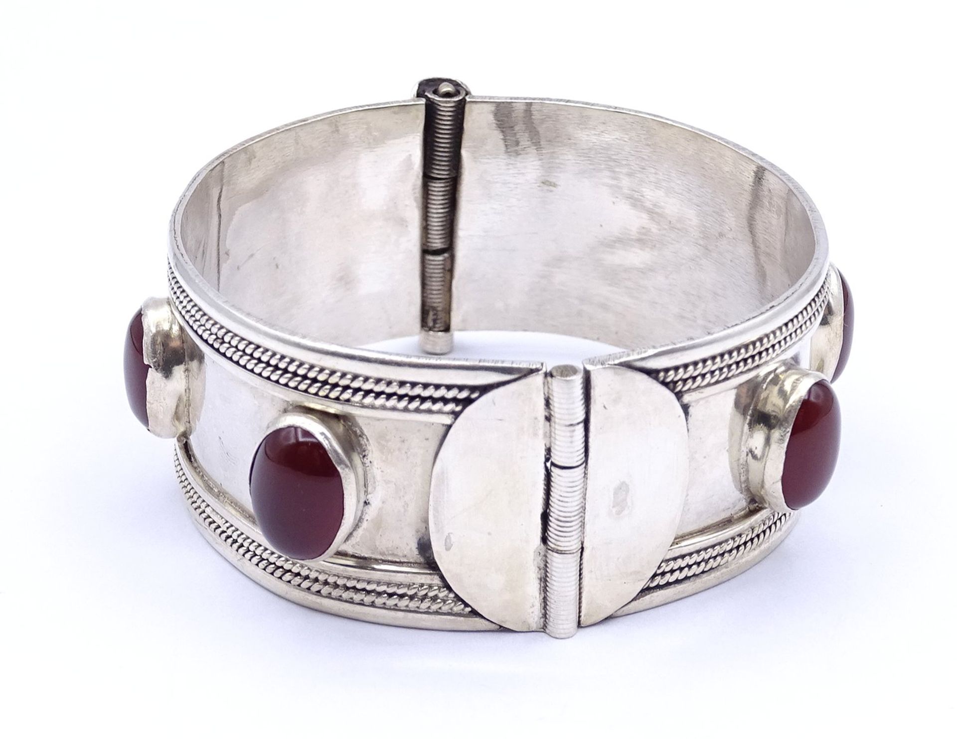 Breite Armspange mit Karneol Cabochons, bez. Sezgin, Sterling Silber 0.925, B. 2,8cm, 64,7g. - Image 3 of 5