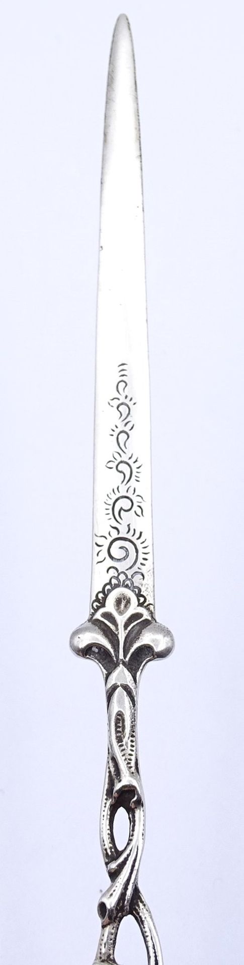 Brieföffner mit Rosenmuster, Silber 0.835, L. 18cm, 18g. - Image 3 of 4