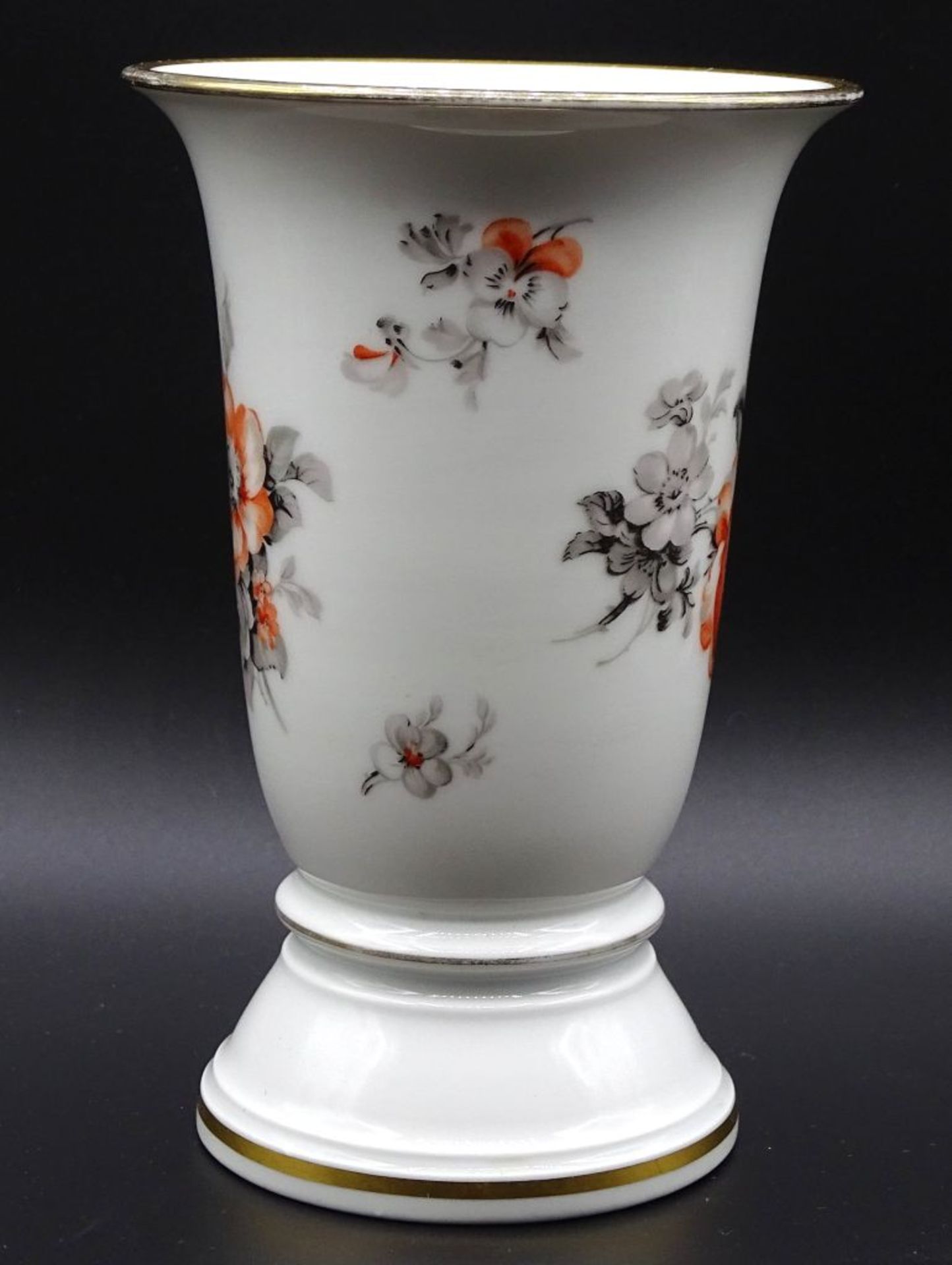 kl. Vase, Rosenthal, älter, florales Dekor, Goldrand, leicht berieben, H-15cm. - Bild 2 aus 4
