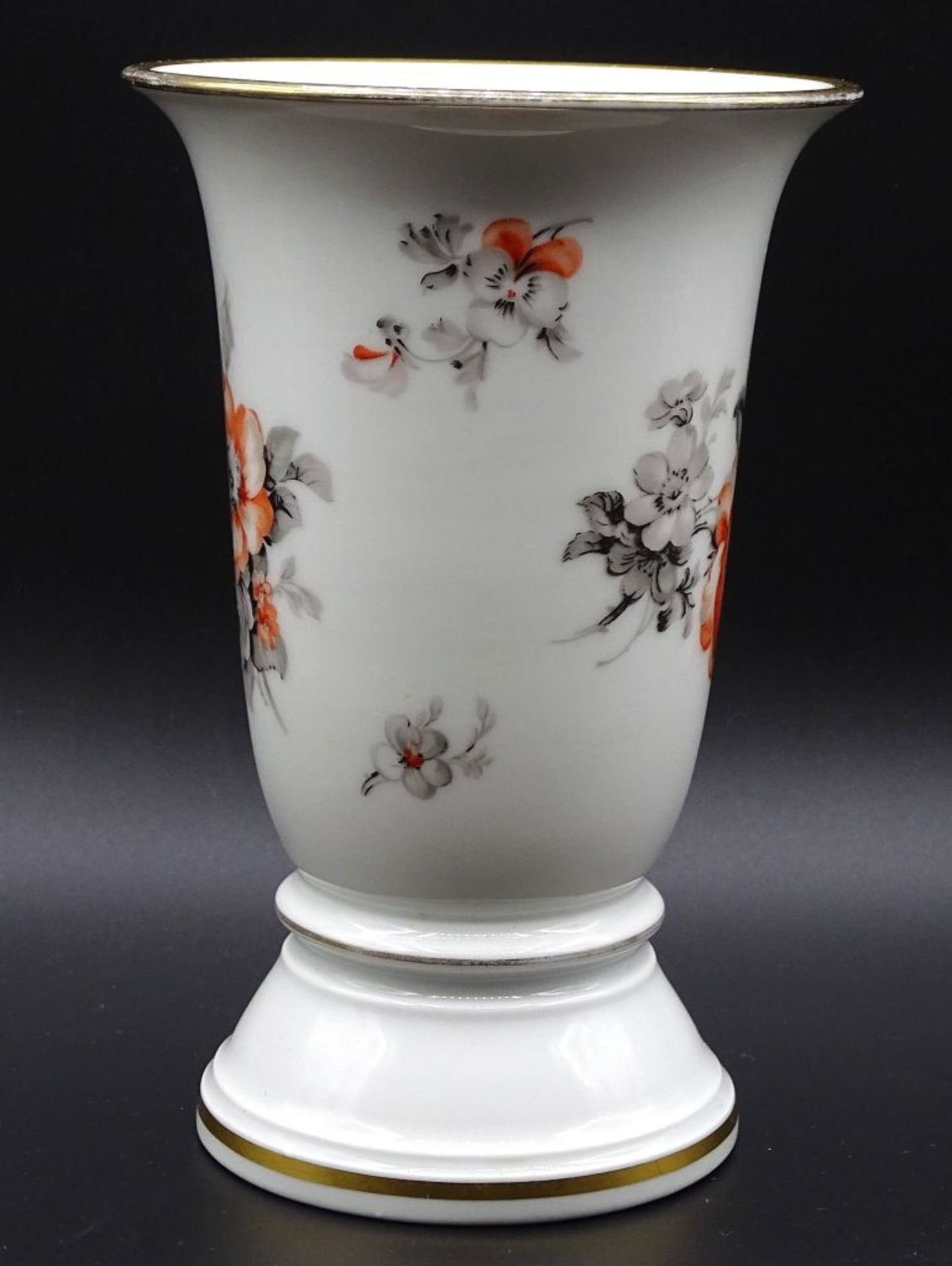 kl. Vase, Rosenthal, älter, florales Dekor, Goldrand, leicht berieben, H-15cm. - Image 2 of 4