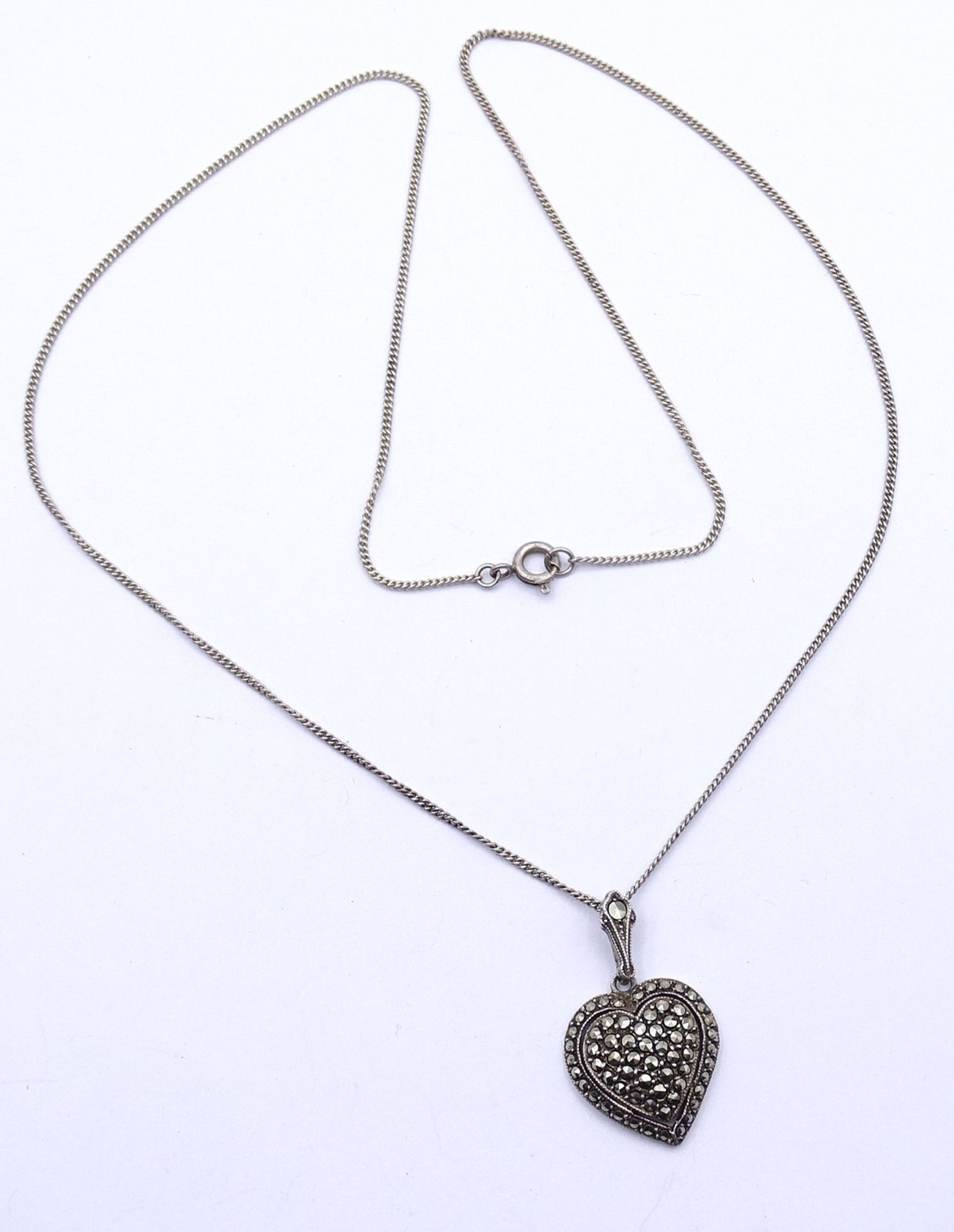 Halskette mit Markasiten Herz Anhänger, Silber 0.835, Kette L. 51cm, zus. 5,4g.