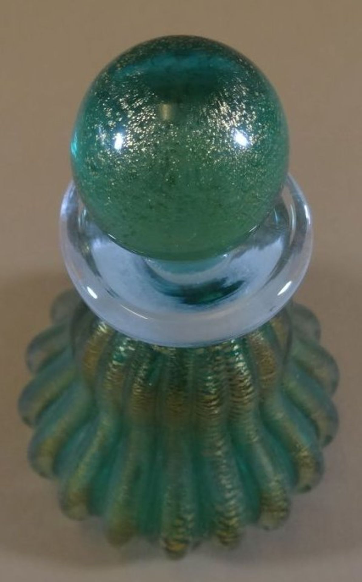 Murano Flacon, grün mit Goldflitter, Etikett "Küster Perry", H-15 cm - Bild 2 aus 4