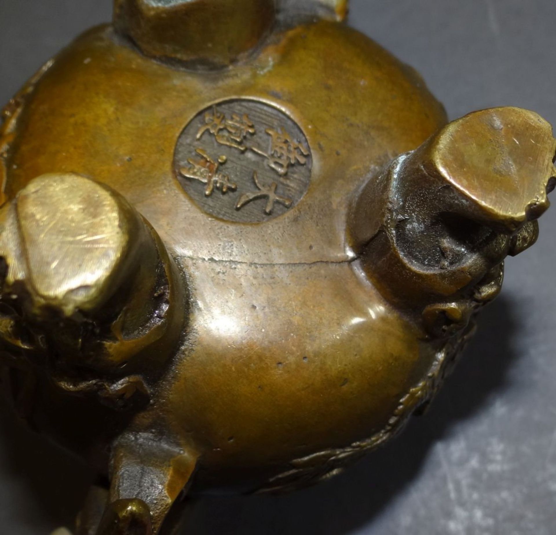 Bronze Räucher-Koro mit Fu-Hund als Bekrönung, H-12 cm - Bild 8 aus 8