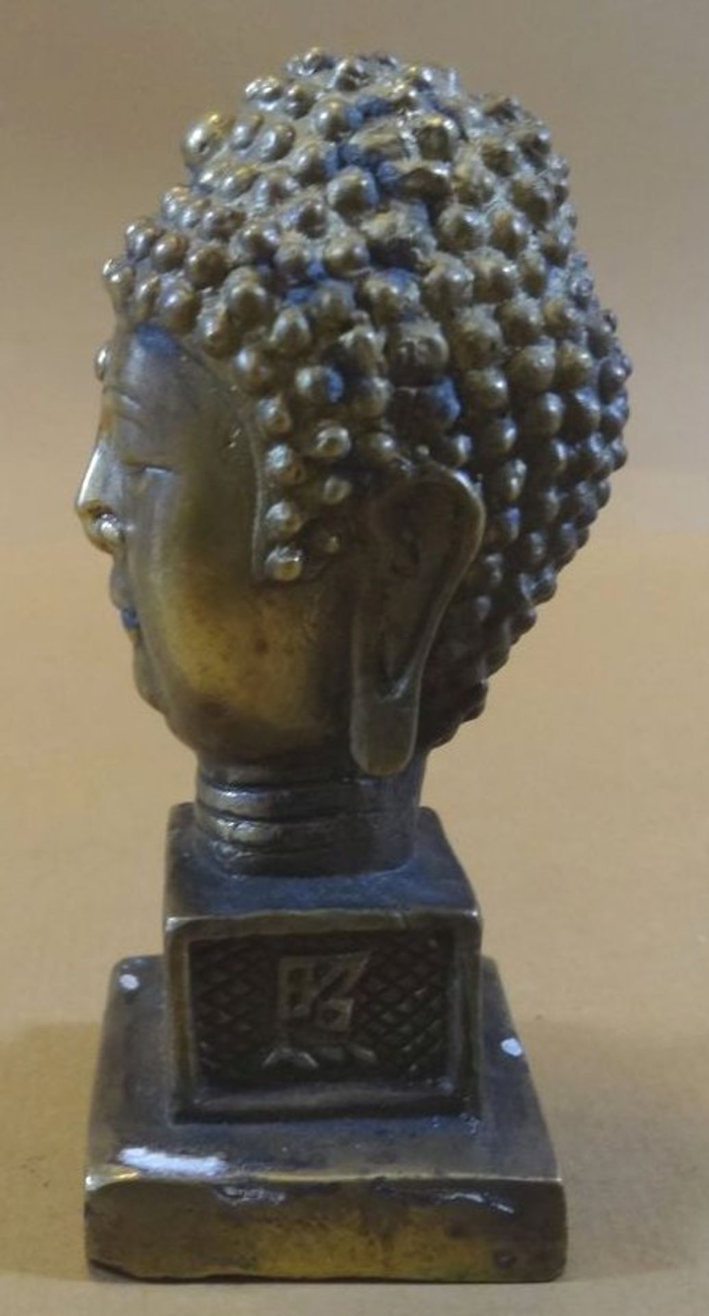 Bronze-Büste, Buddhakopf, wohl Stempel?, Unterseite beschriftet, H-10 cm, 4x4 cm - Image 3 of 5