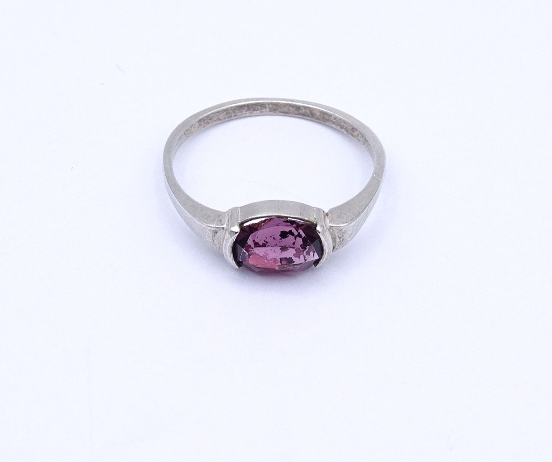 835er Silber Ring mit einem violetten Farbstein (Strass), 1,5g., RG 56 - Image 2 of 3