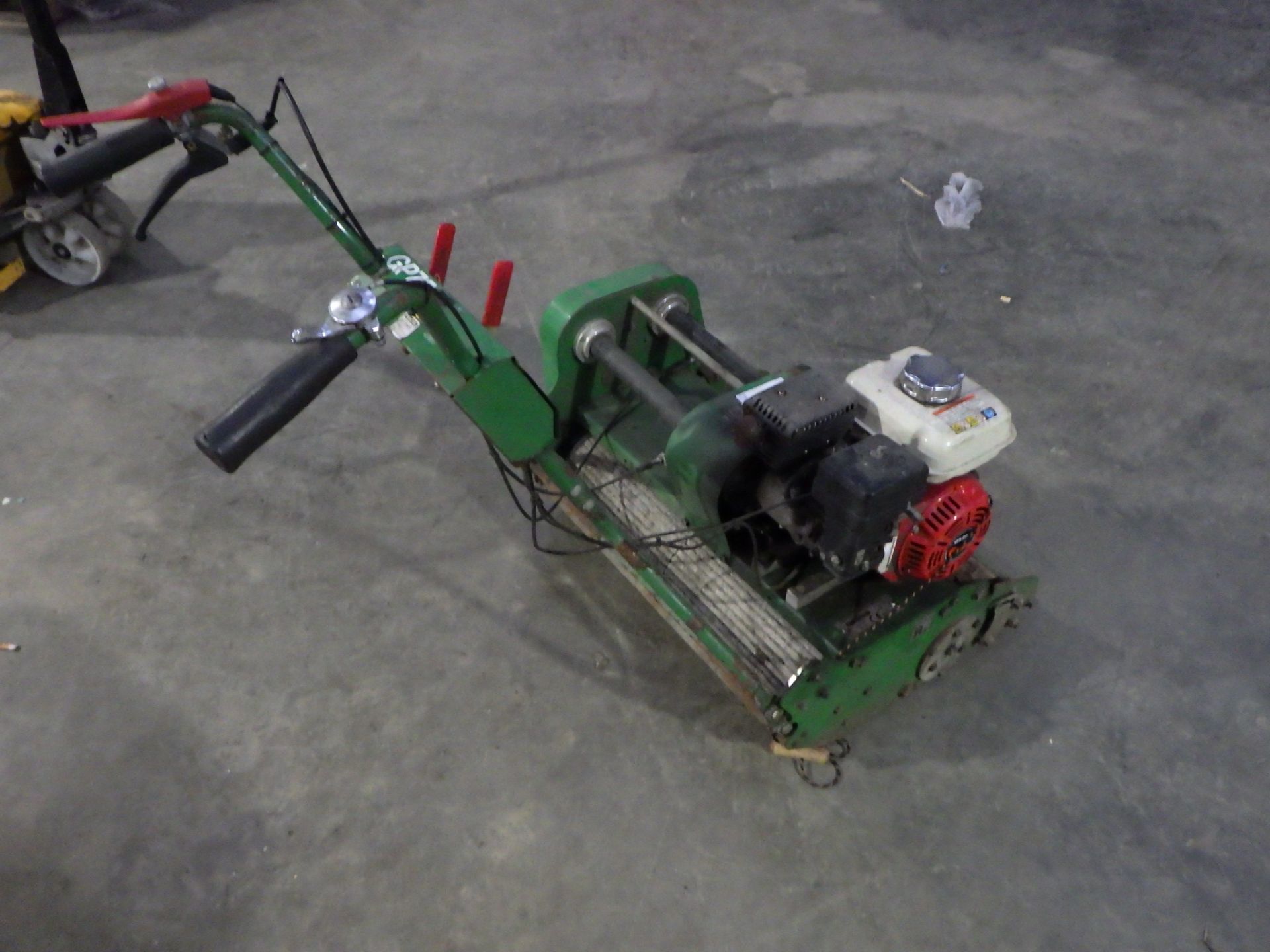 DENNIS 0610 PETROL CYLINDER MOWER - Image 2 of 4