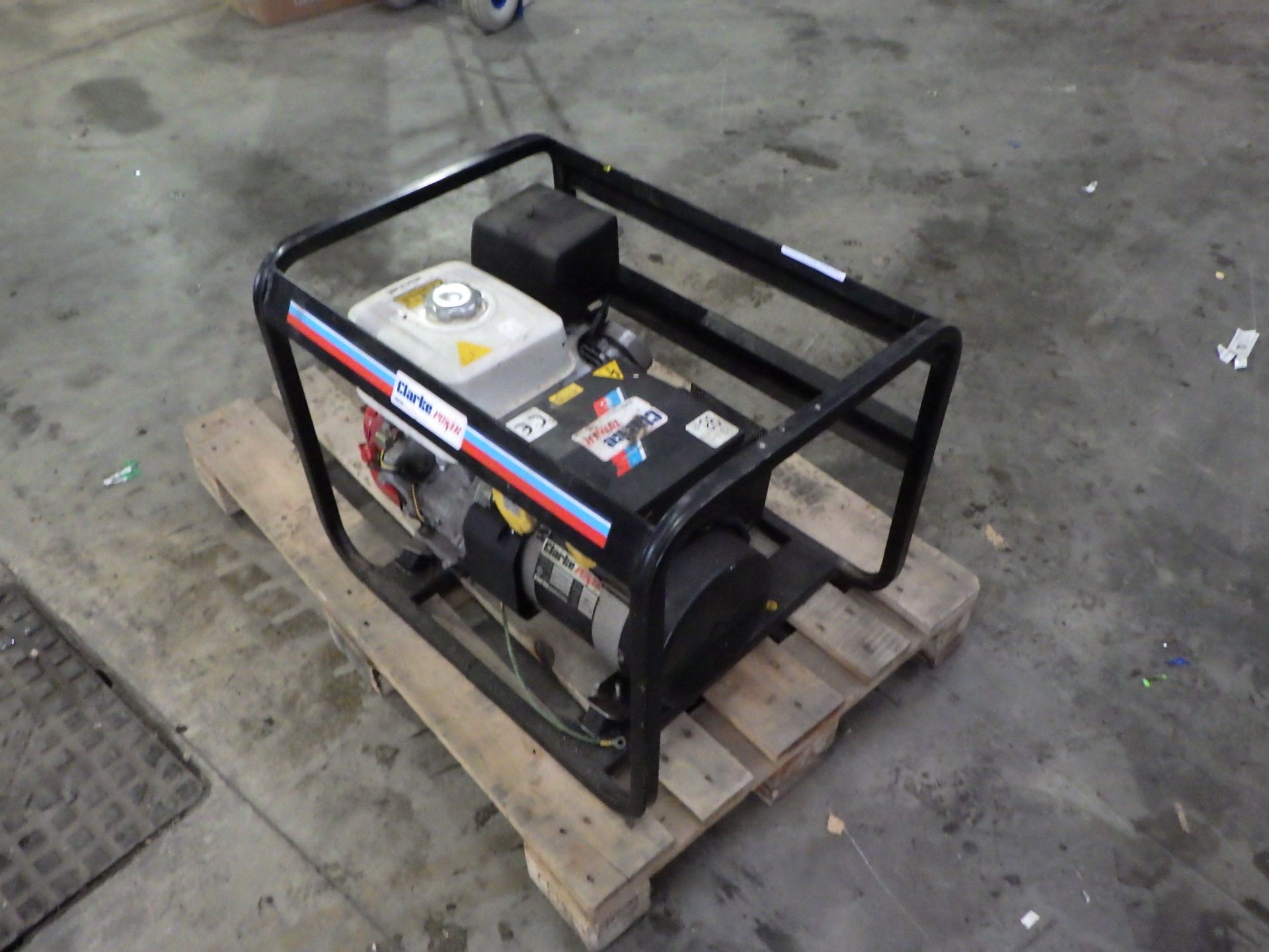 CLARKE 110V/240V PETROL GENERATOR - Image 3 of 4