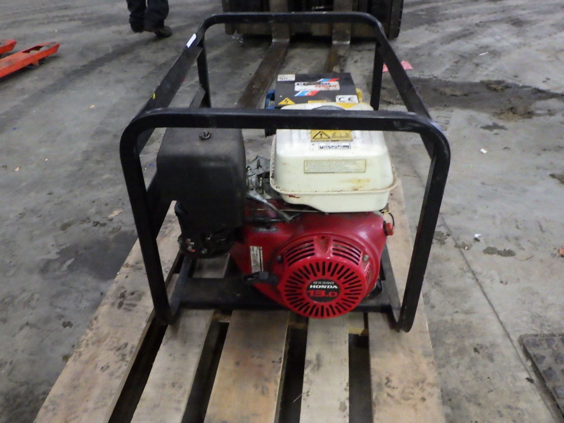 CLARKE 110V/240V PETROL GENERATOR - Image 4 of 4