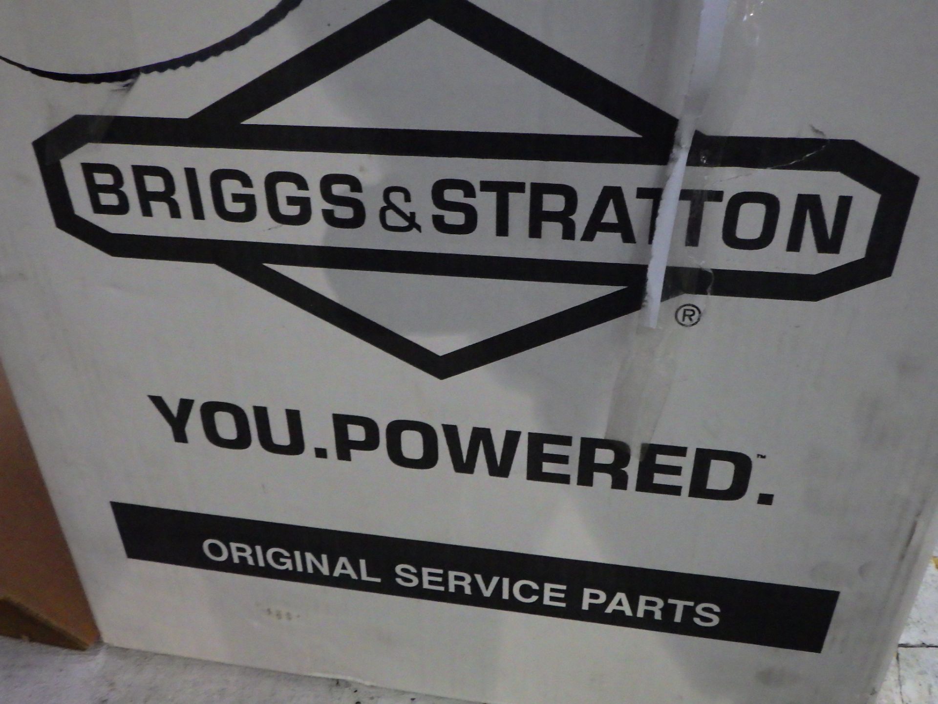 Briggs and stratton engine - Image 4 of 5