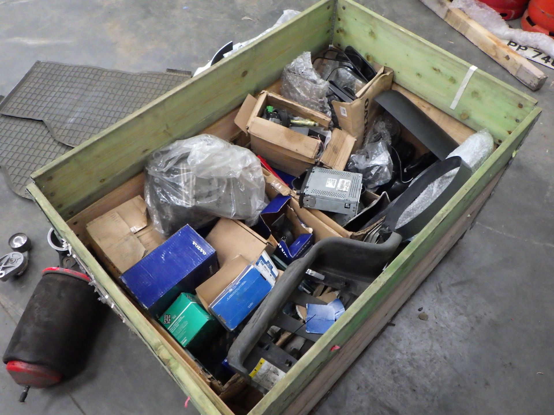 Assorted Volvo spares - Image 3 of 4