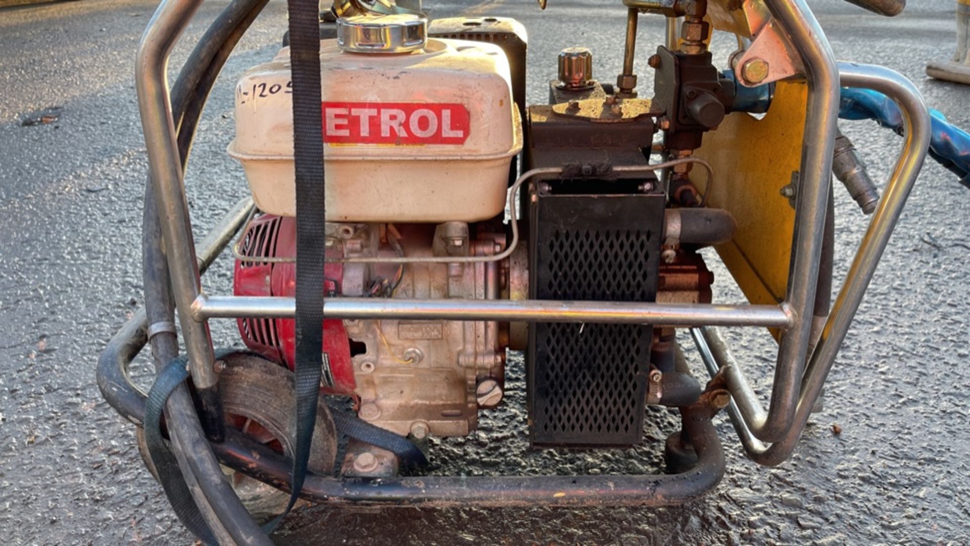 JCB Beaver Petrol Hydraulic Power Pack & Breaker - Image 8 of 11