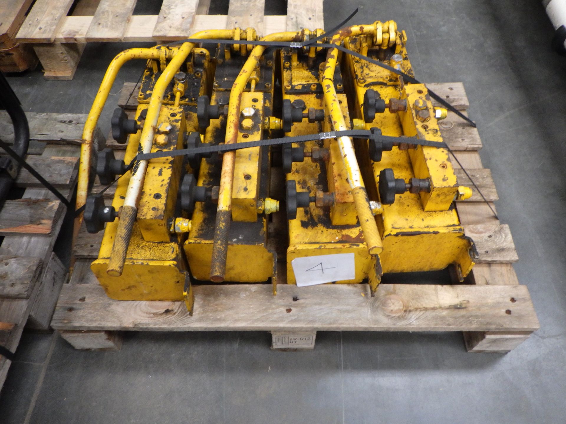 TASKERS 12 TONNE PIT JACK