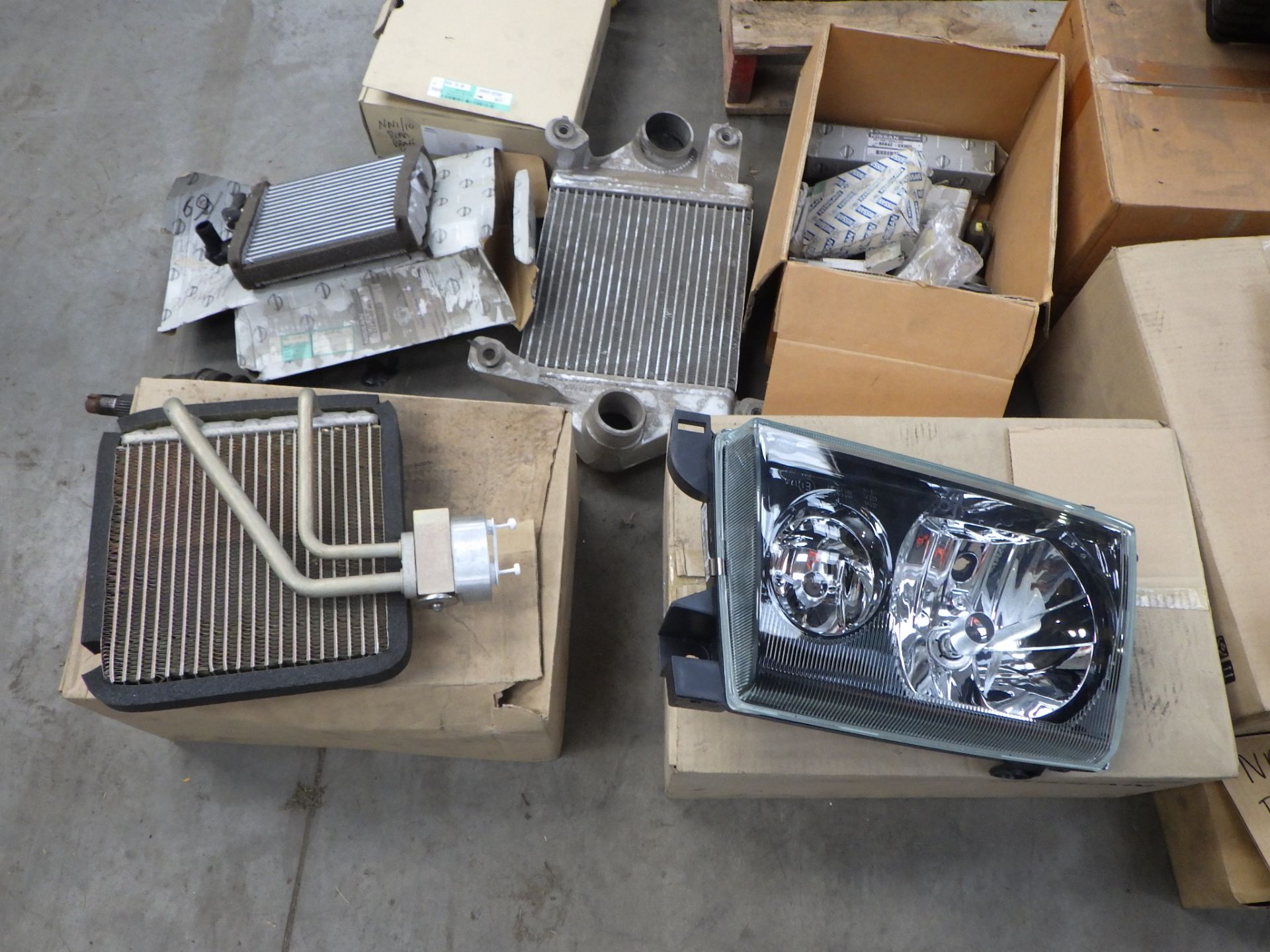 NISSAN PARTS - Image 3 of 6