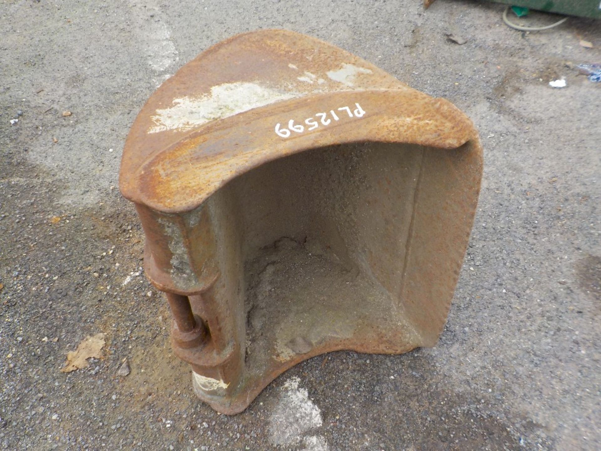 16" DIGGING BUCKET, 30MM PINS - Image 2 of 2