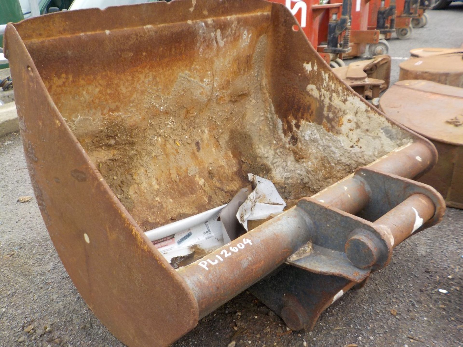 3' DIGGING BUCKET, 60MM PINS - Image 2 of 2