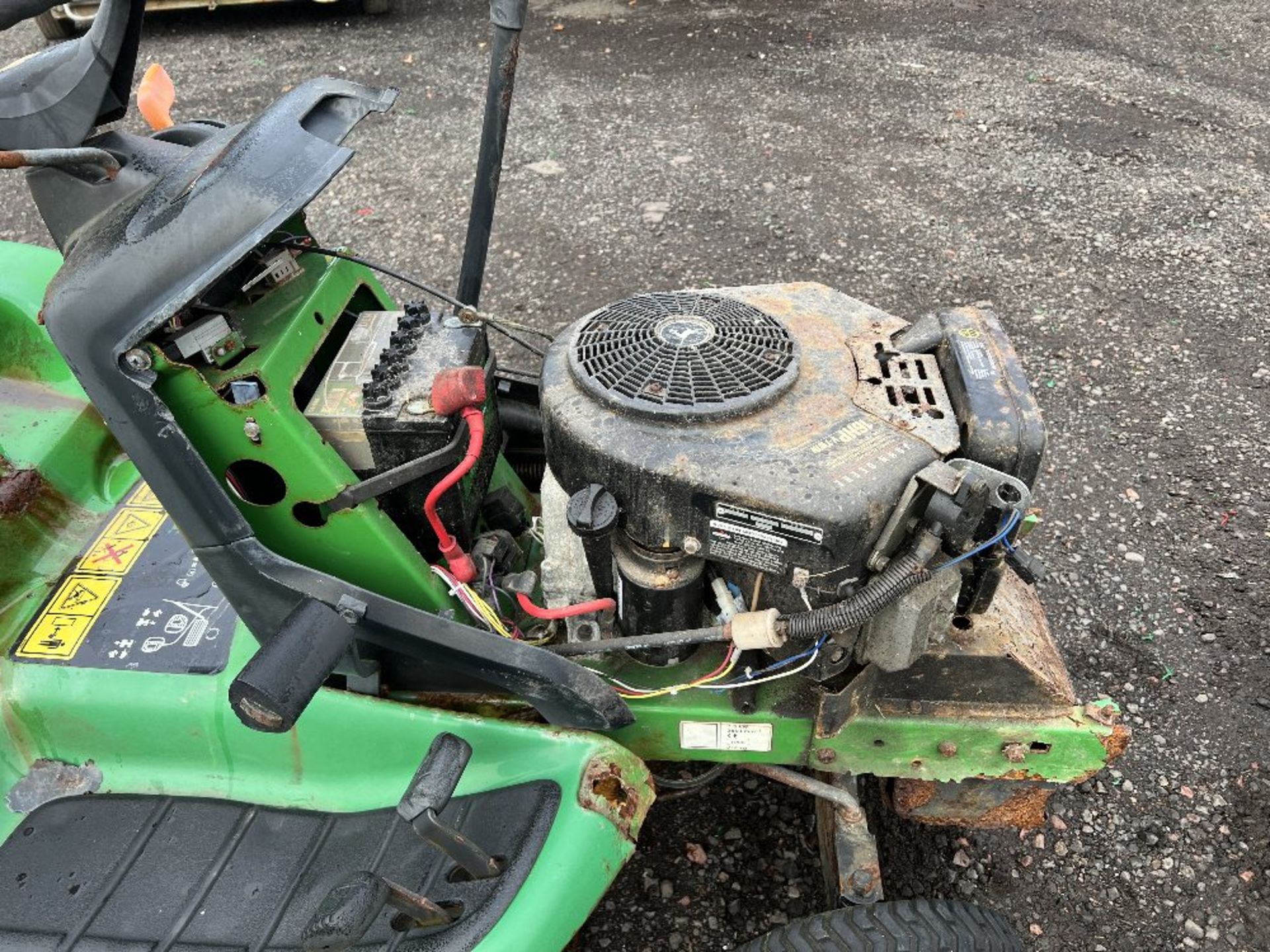 JOHN DEERE LTR 166 RIDE ON MOWER - Image 5 of 7