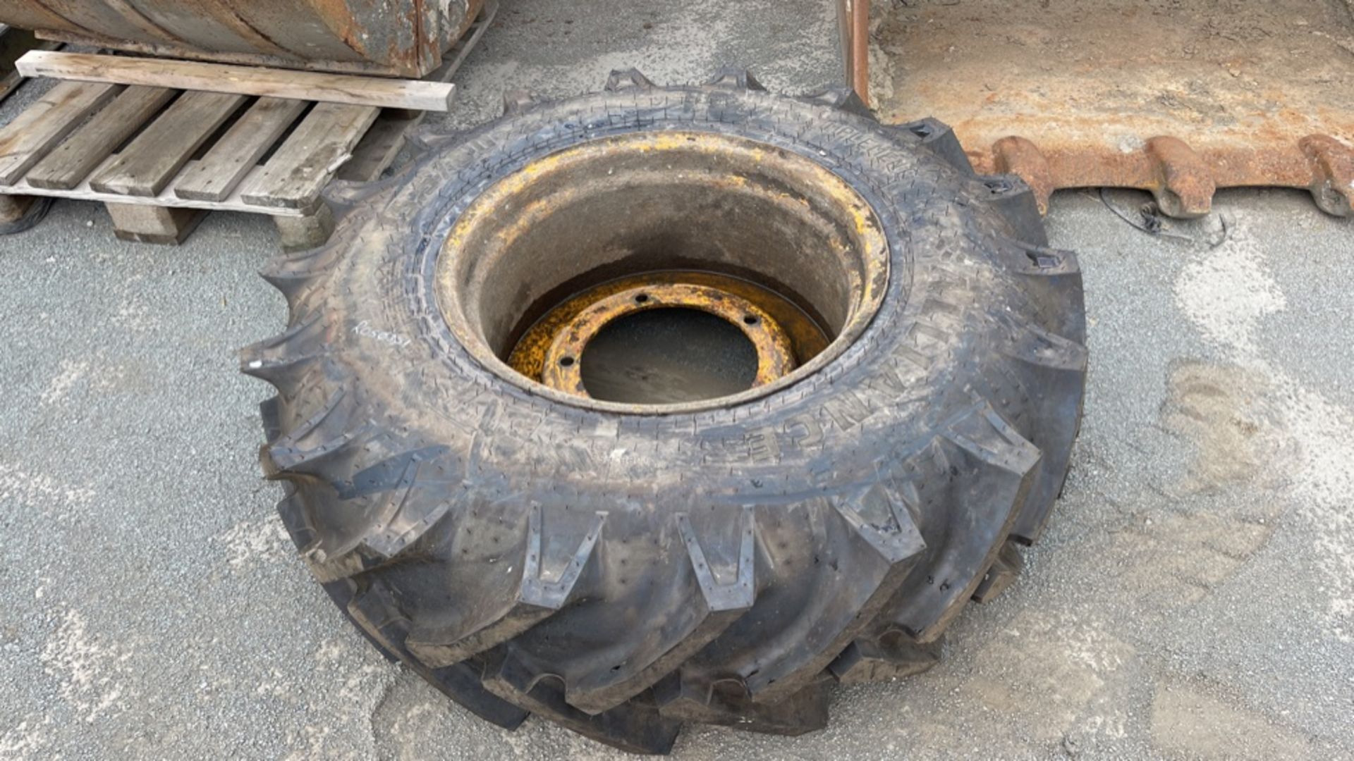 JCB FOAM FILLED TYRE