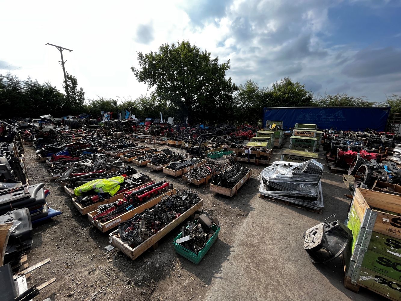 Woolliscroft Garage Services Dispersal Sale - Large Qty. of New & Used Truck Parts & Spares