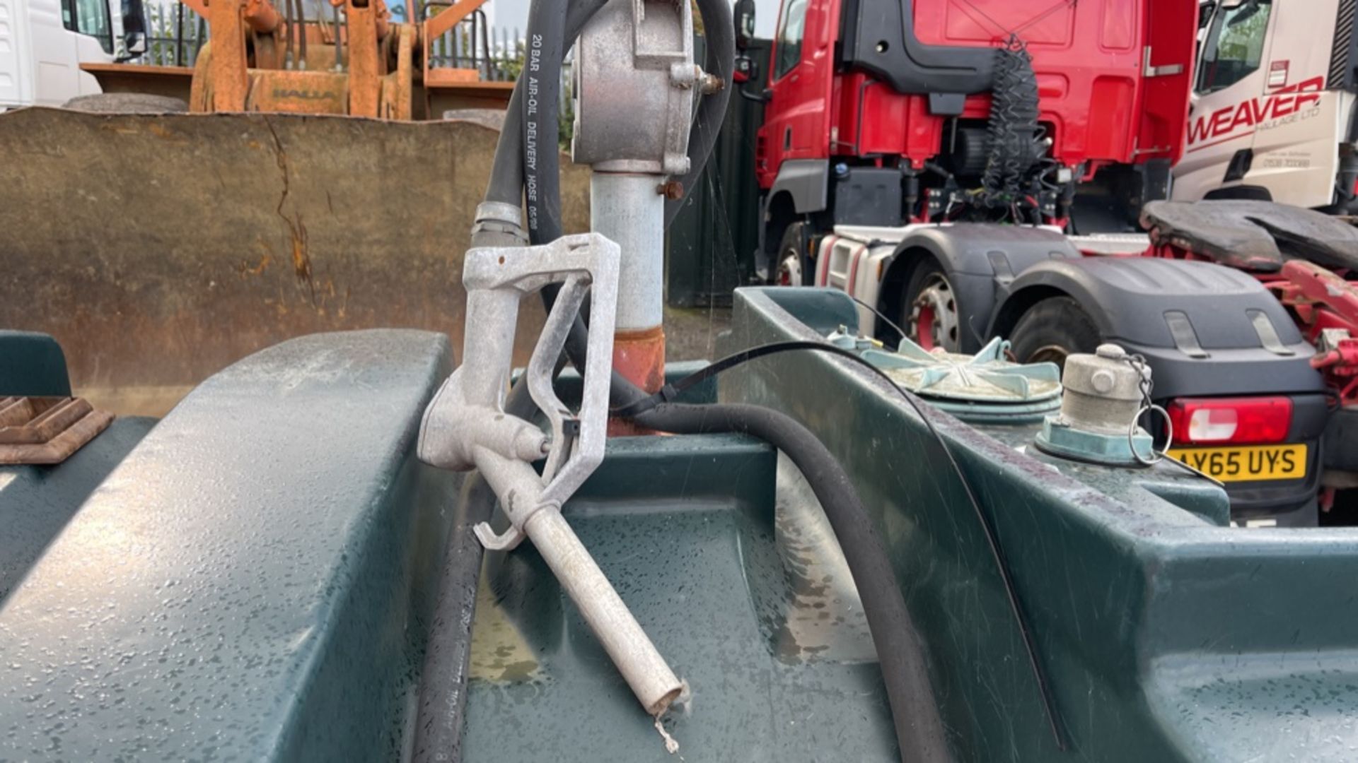 PLASTIC FUEL TANK C/W PUMP & HANDLE - Image 6 of 6