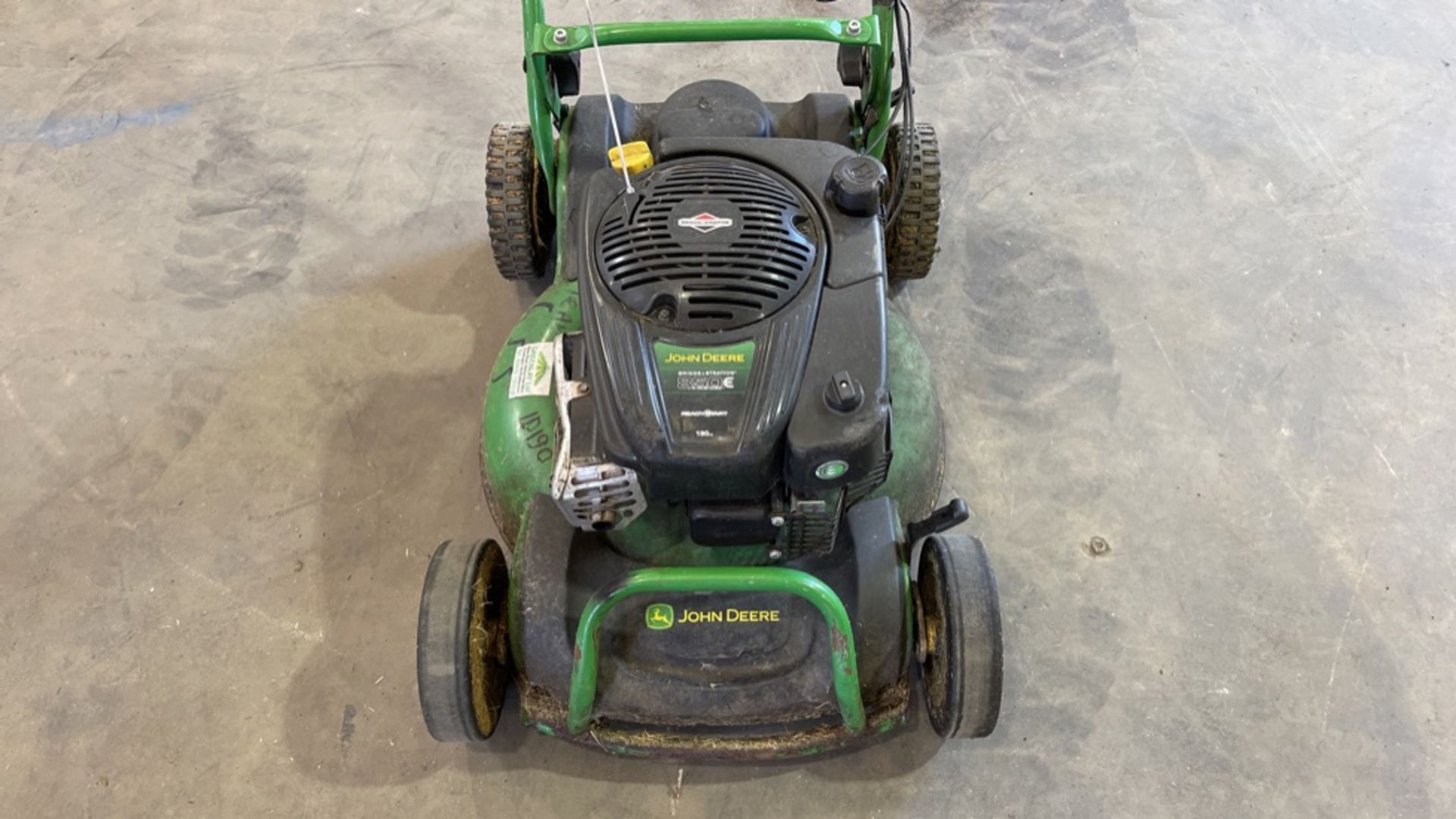 JOHN DEERE 850E PETROL LAWN MOWER - Image 3 of 4