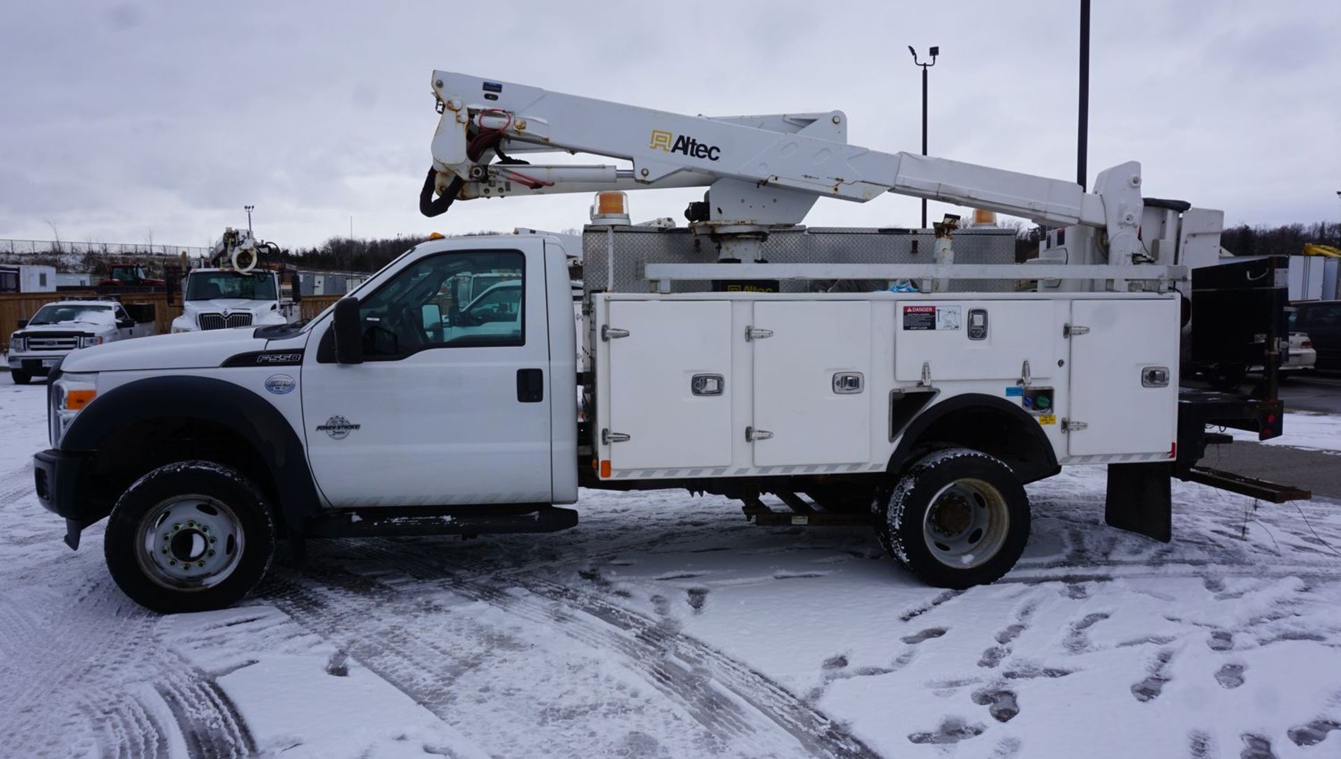 2015 ALTEC AT37G ARTICULATING TELESCOPIC BOOM & BUCKET MOUNTED ON 2015 FORD F550XL SUPER DUTY TRUCK - Image 2 of 18