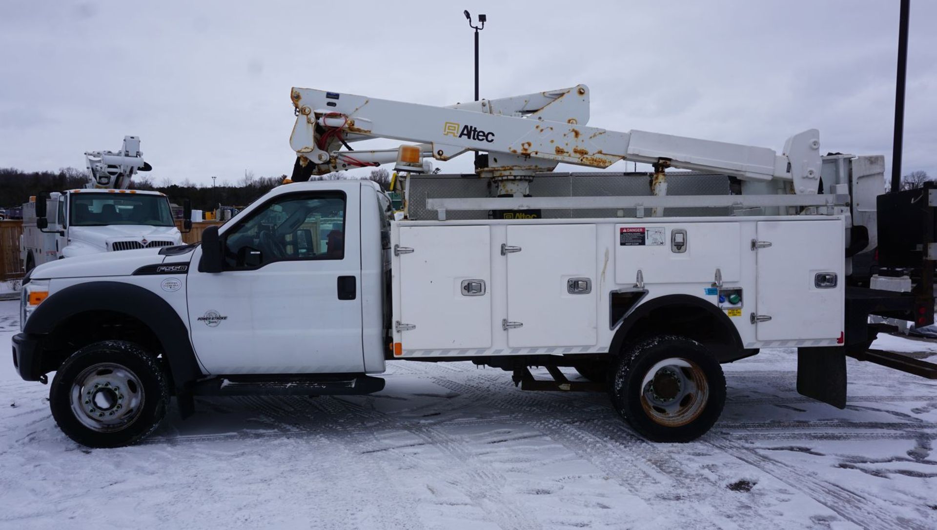 2015 ALTEC AT37G ARTICULATING TELESCOPIC BOOM & BUCKET MOUNTED ON 2015 FORD F550XL SUPER DUTY TRUCK - Image 2 of 18